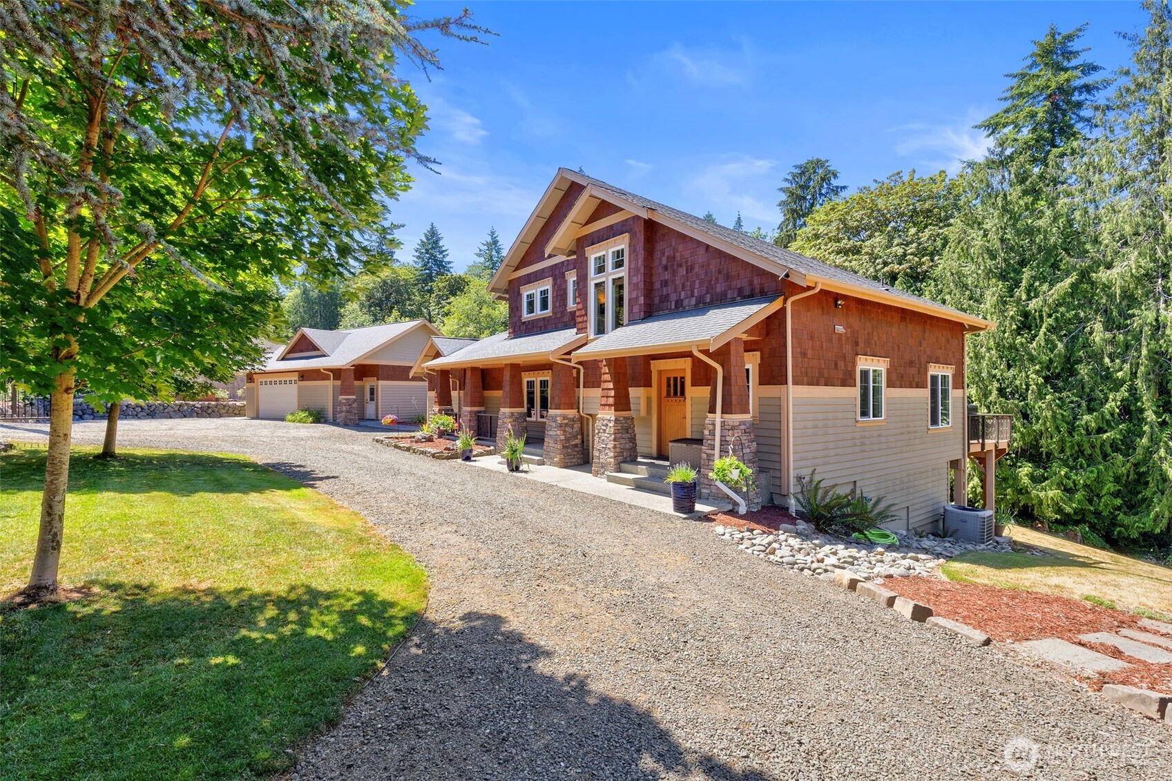 1956 NE Trail Way