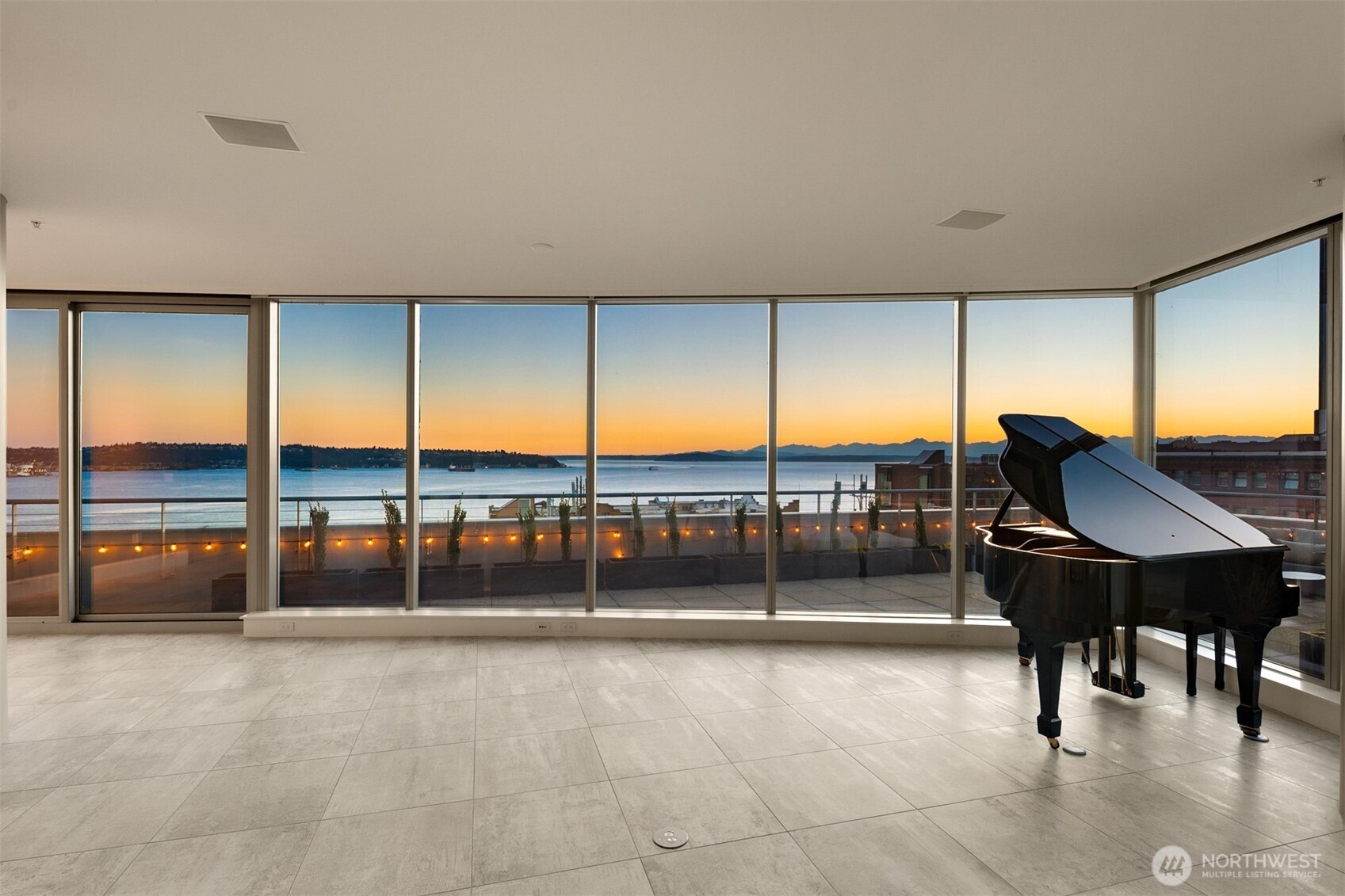 1521 2nd Avenue Unit: 700