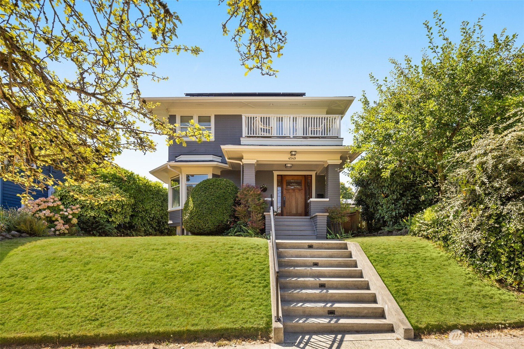 4549 Thackeray Place NE