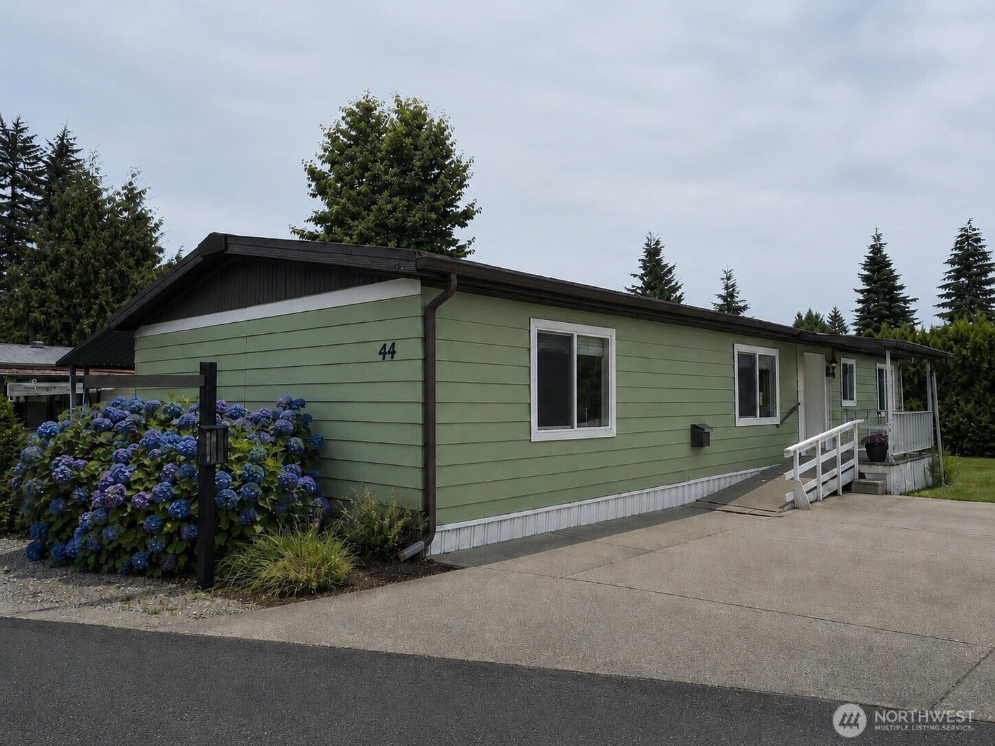 16300 State Hwy 305 NE Unit: 44