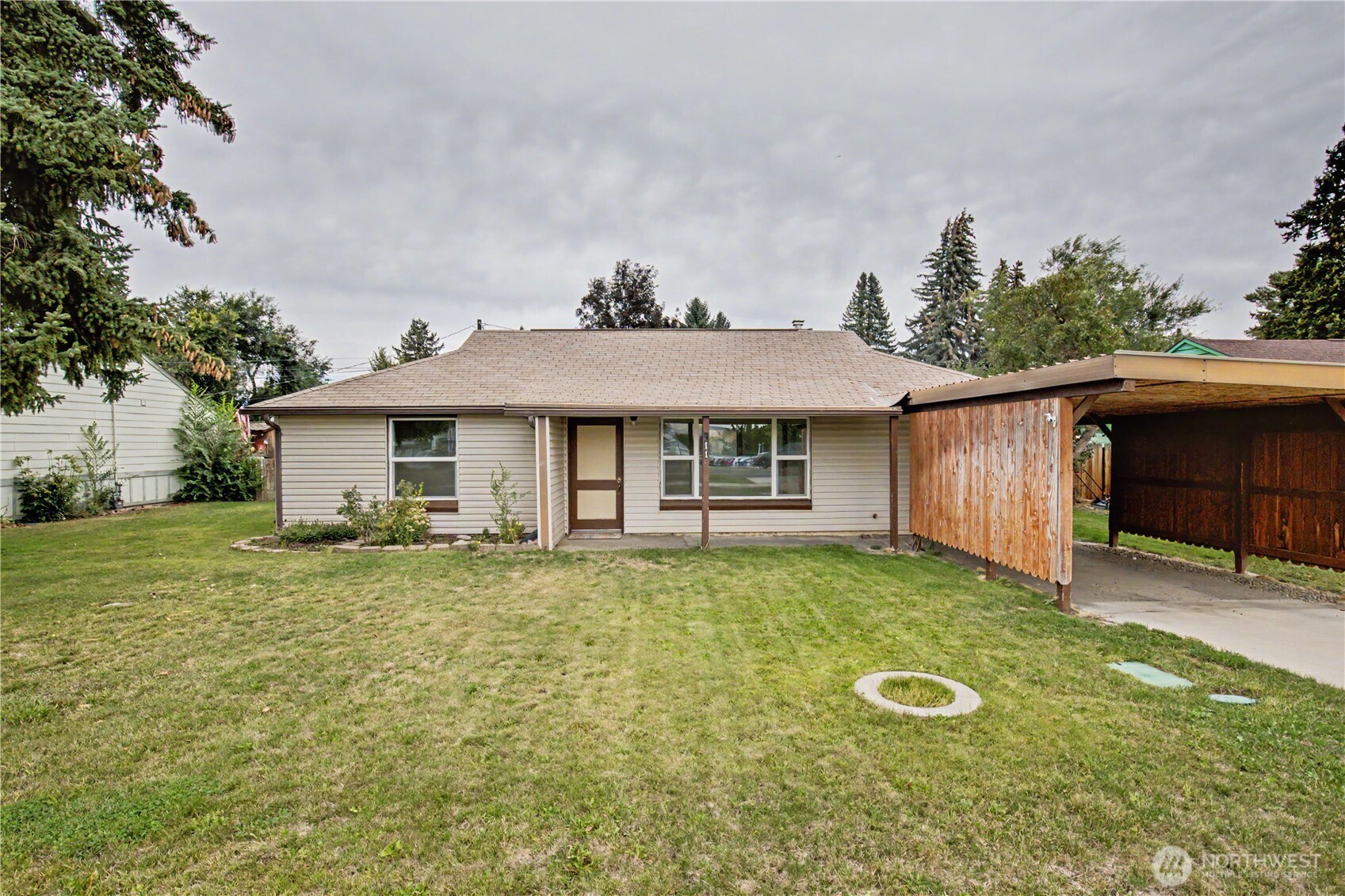 811 E Mountanview Avenue