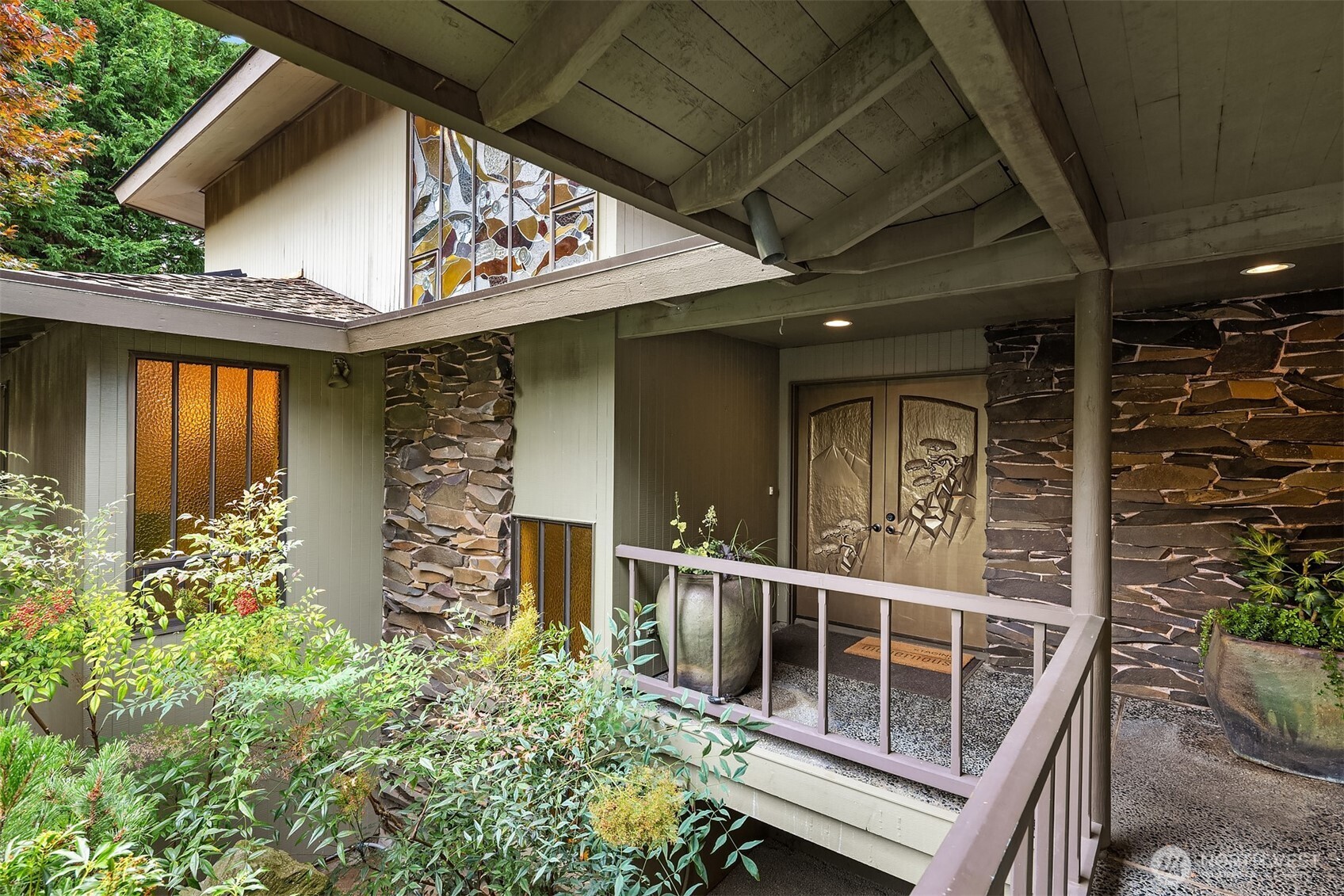 2583 Magnolia Boulevard W
