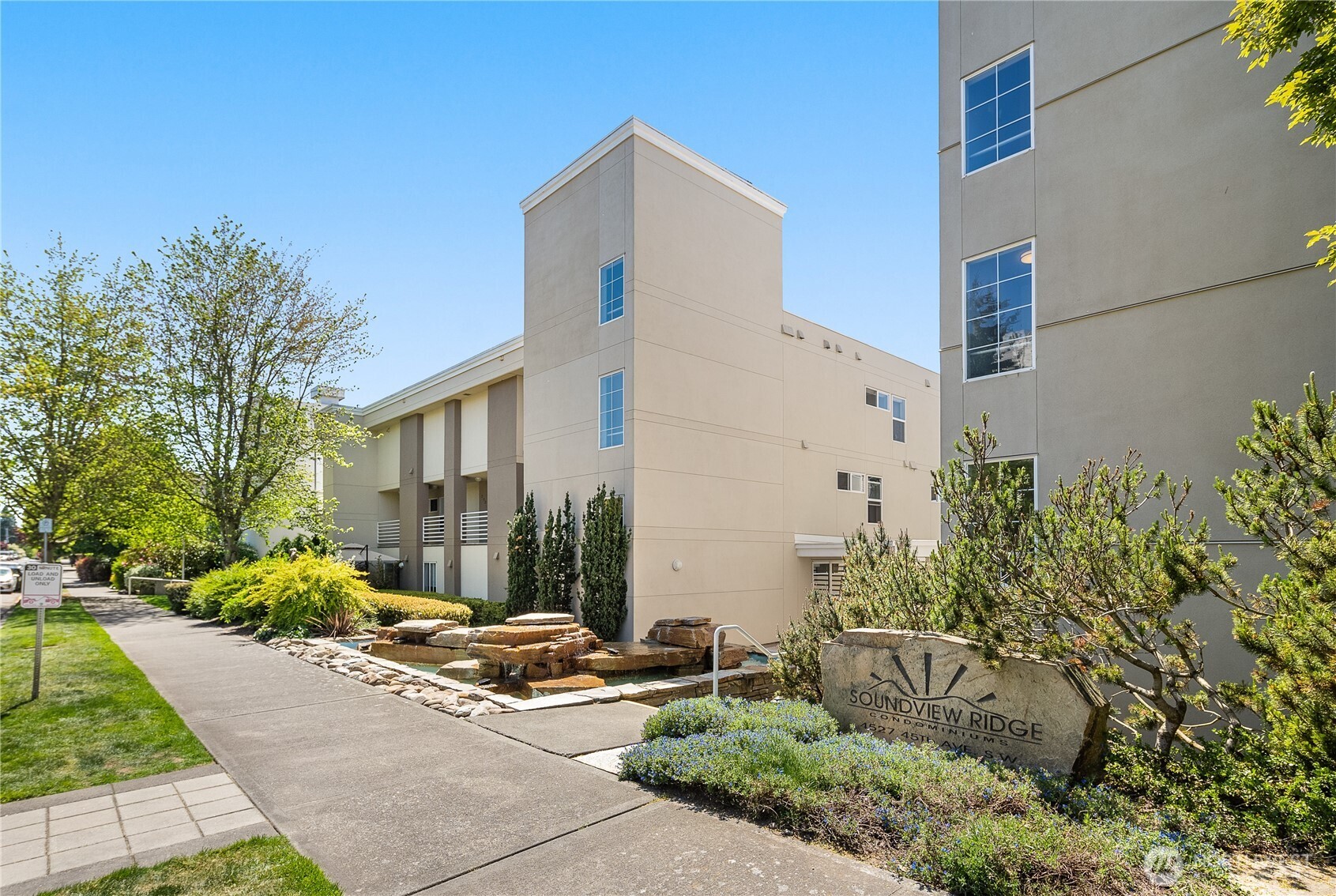 4527 45th Avenue SW Unit: 204S