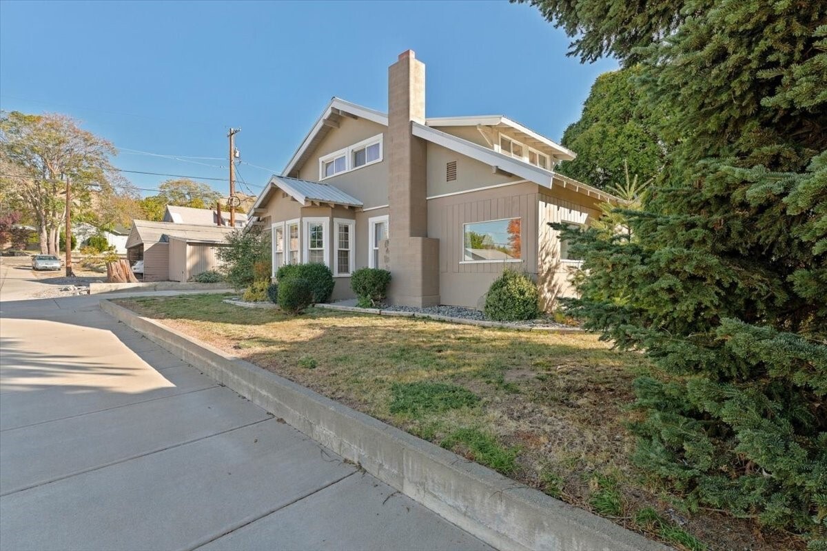 405 E Nixon Avenue