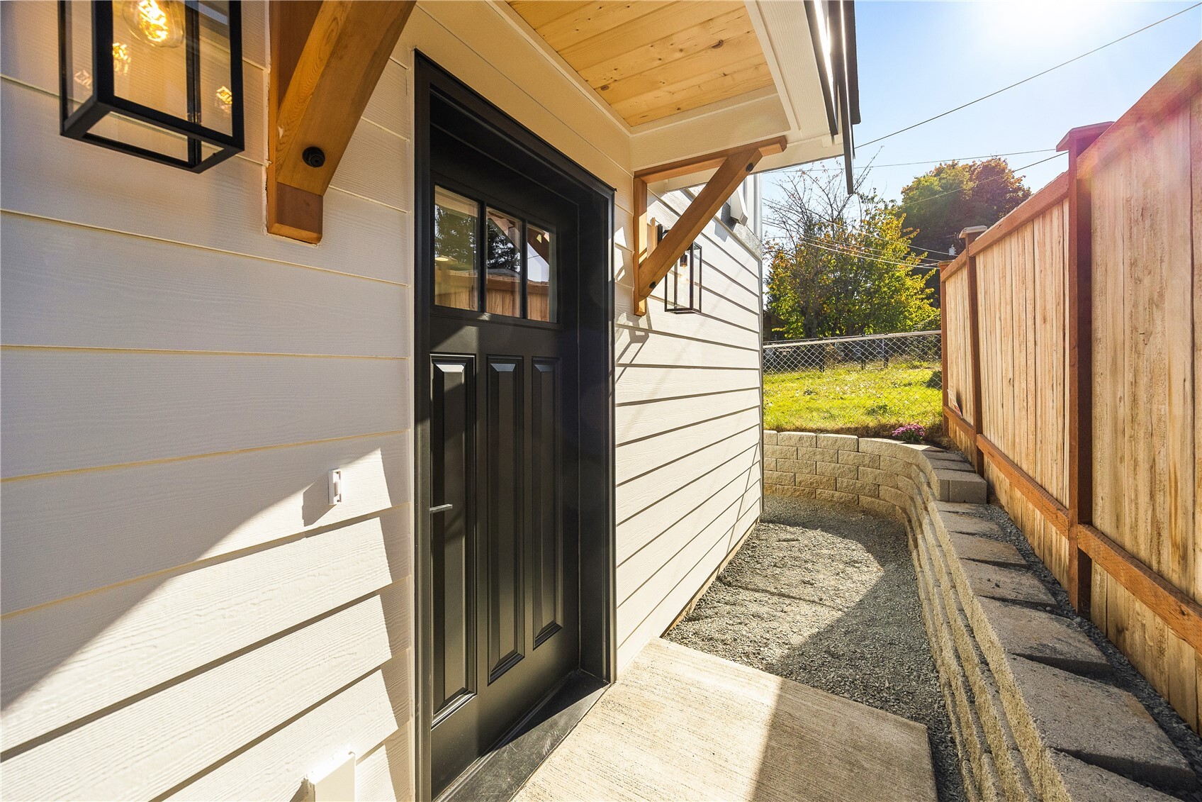 6611 Commercial Avenue Unit: 2