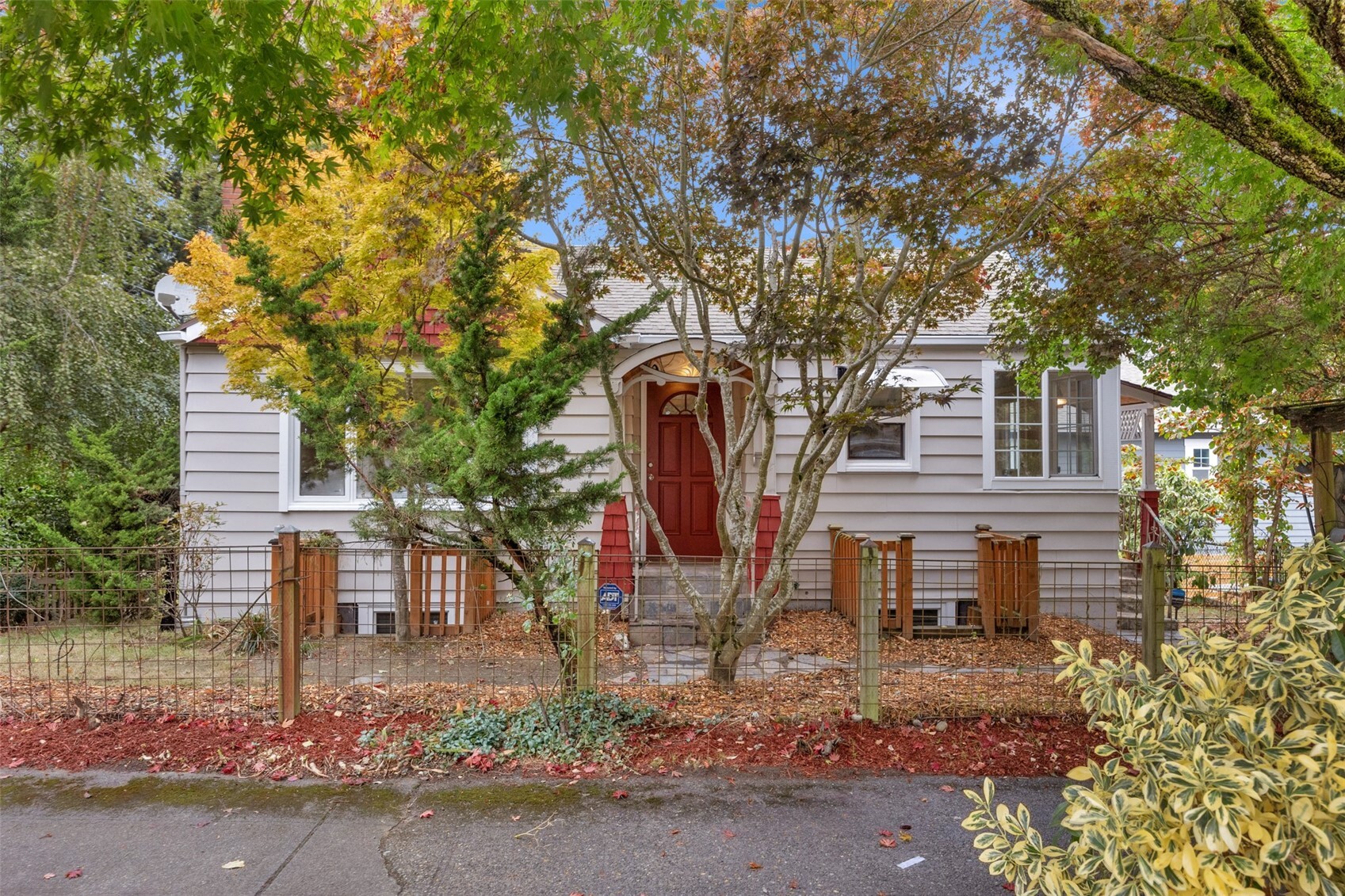 8 W Fulton Street