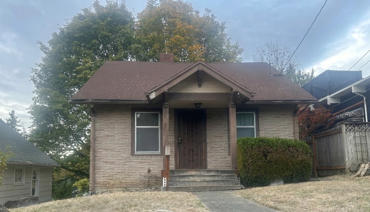 4706 S Alaska