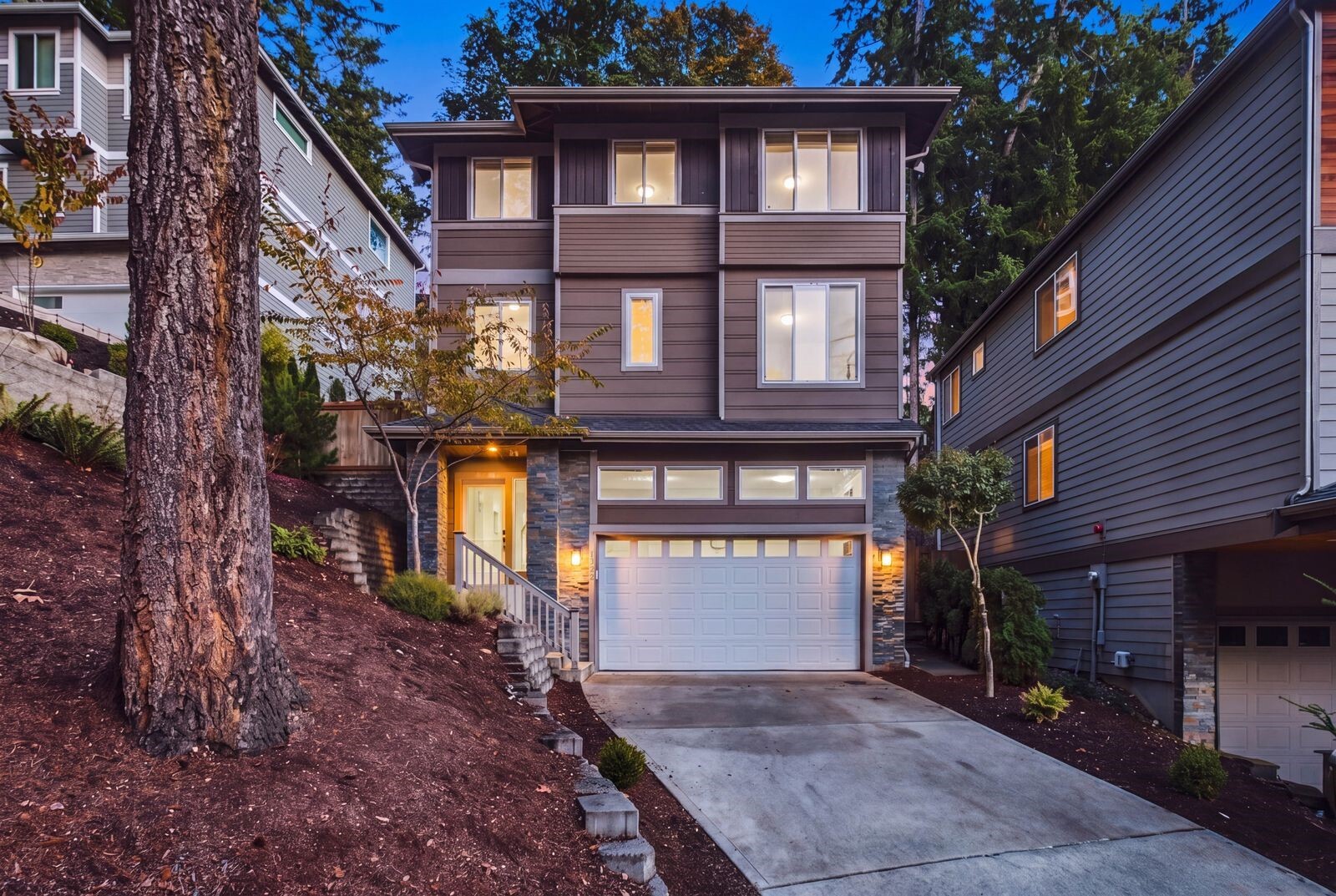 1322 210th Ave NE