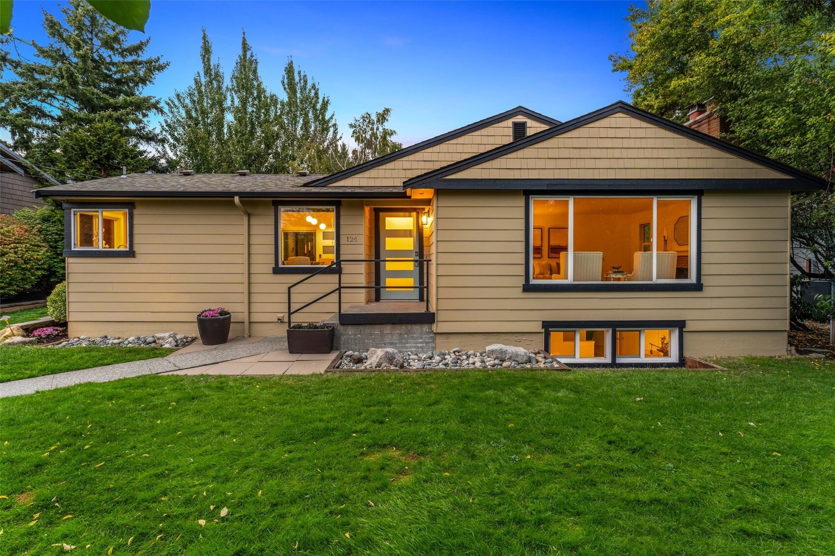 124 6th Avenue