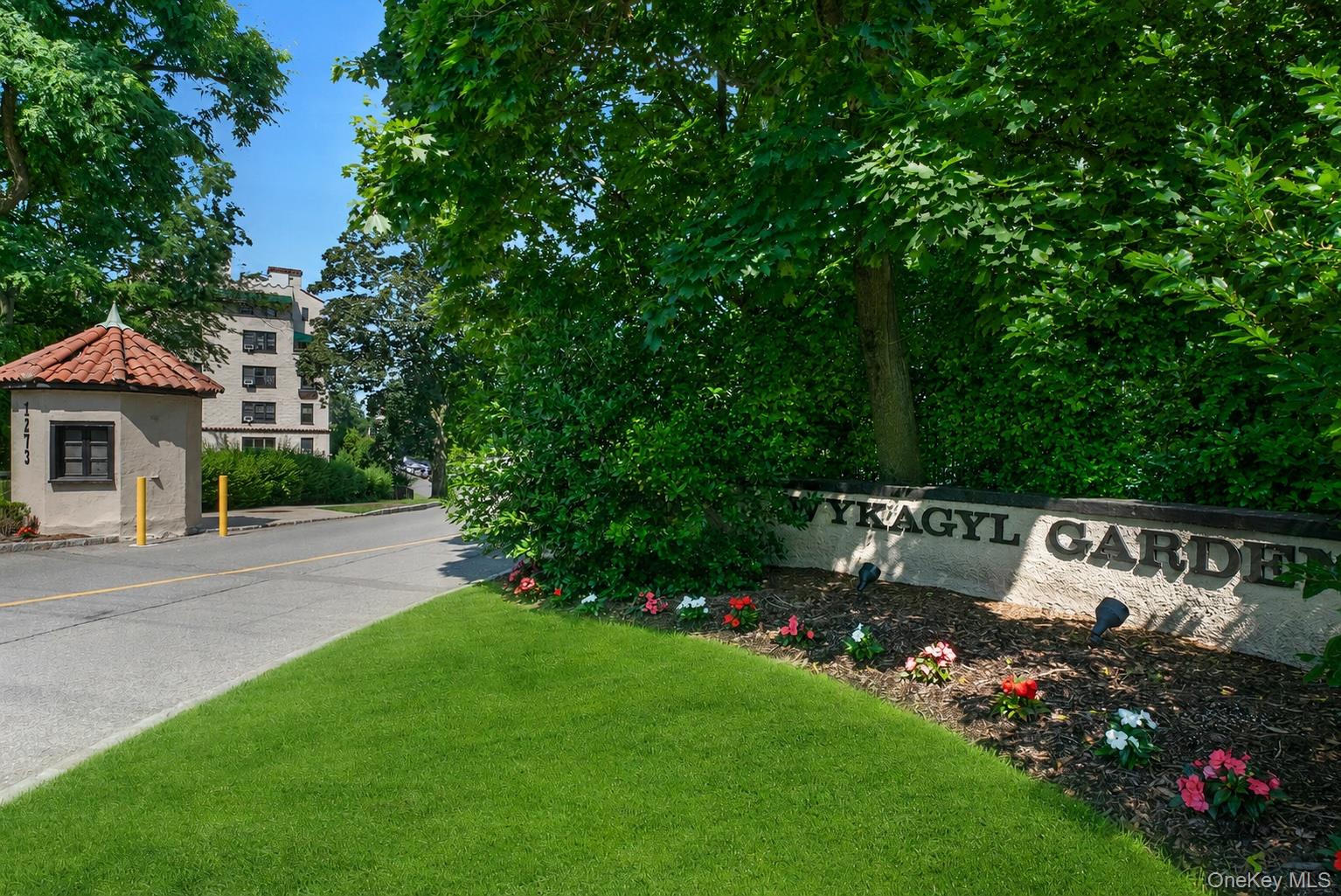 1273 North Avenue Unit: Entry 8, Apt 2F