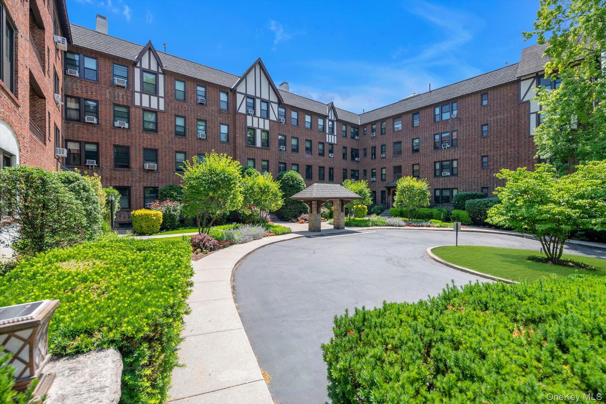 240 Bronxville Road Unit: C1