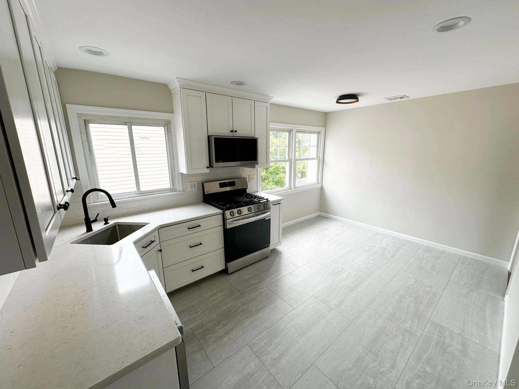 21 Batavia Place Unit: 2