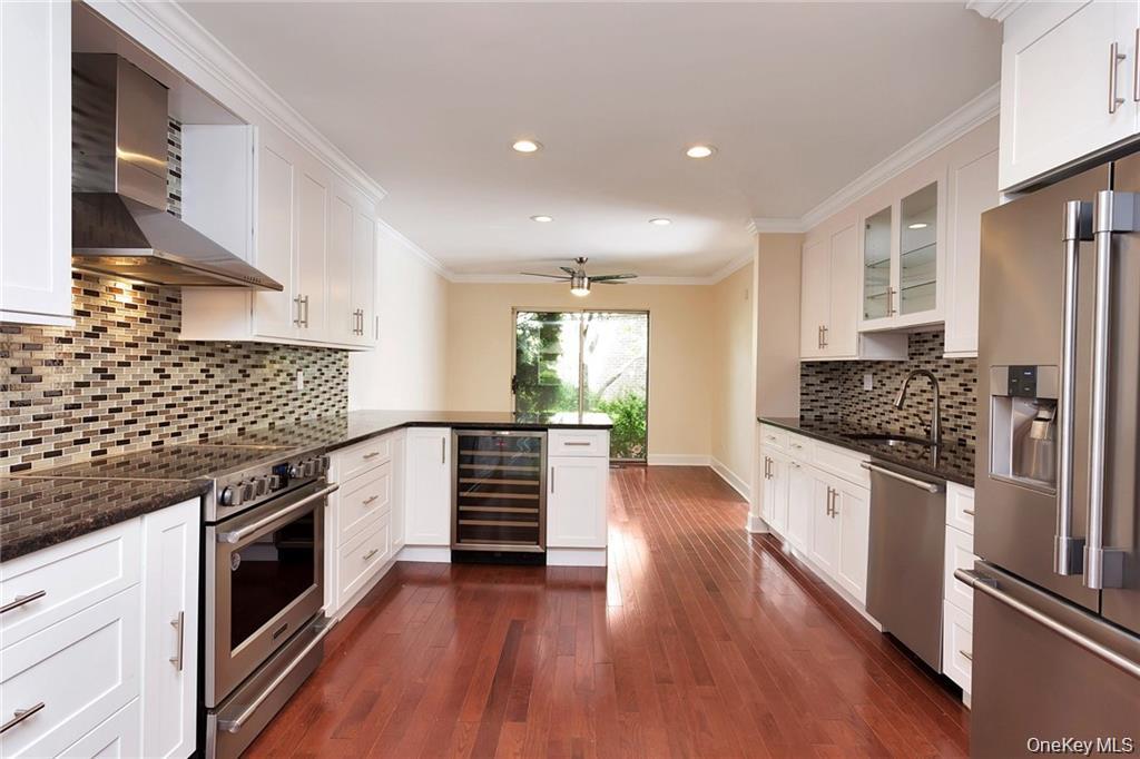 8 Waterside Close