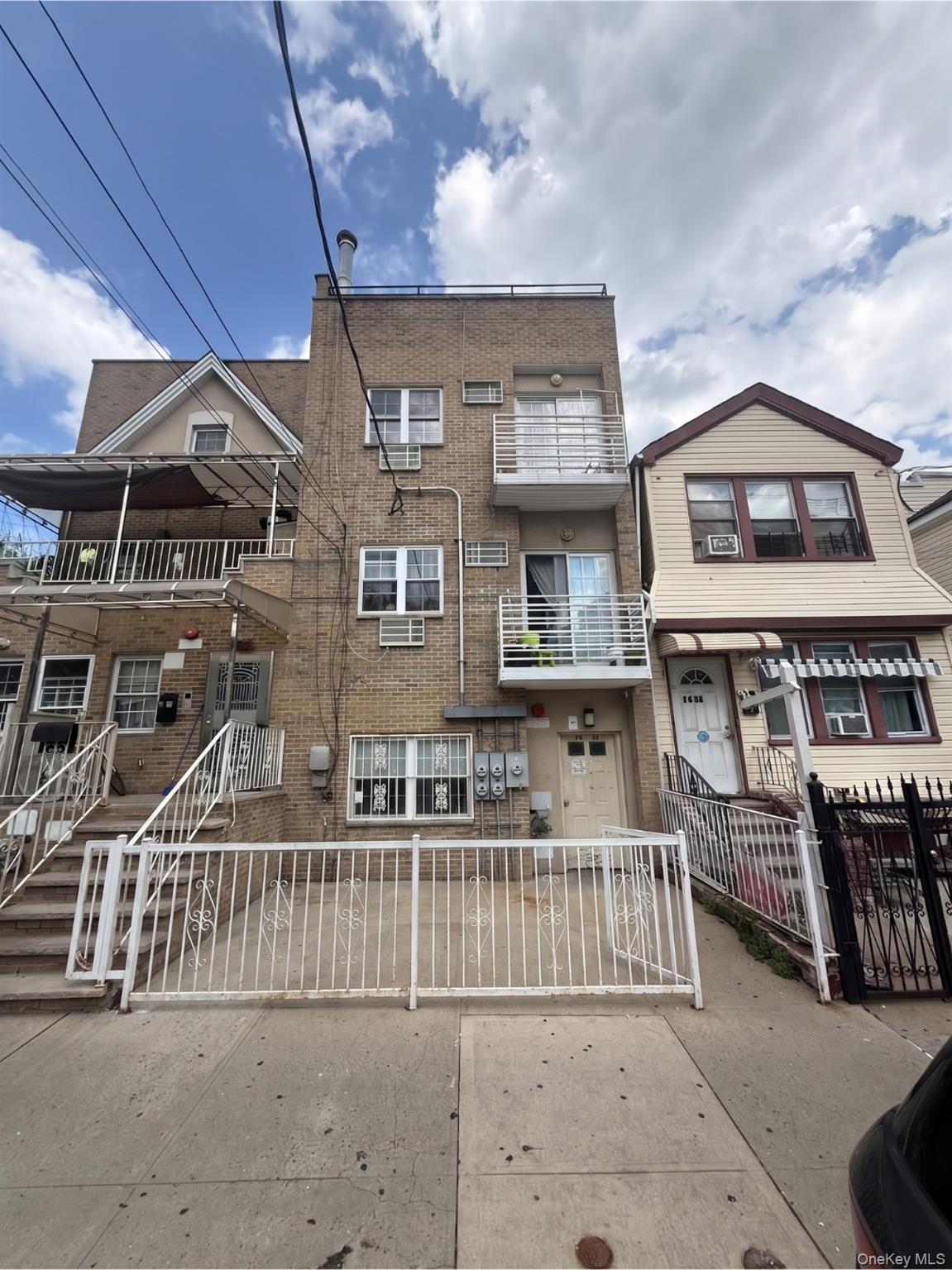 35-13 109Th St, Corona, NY 11368