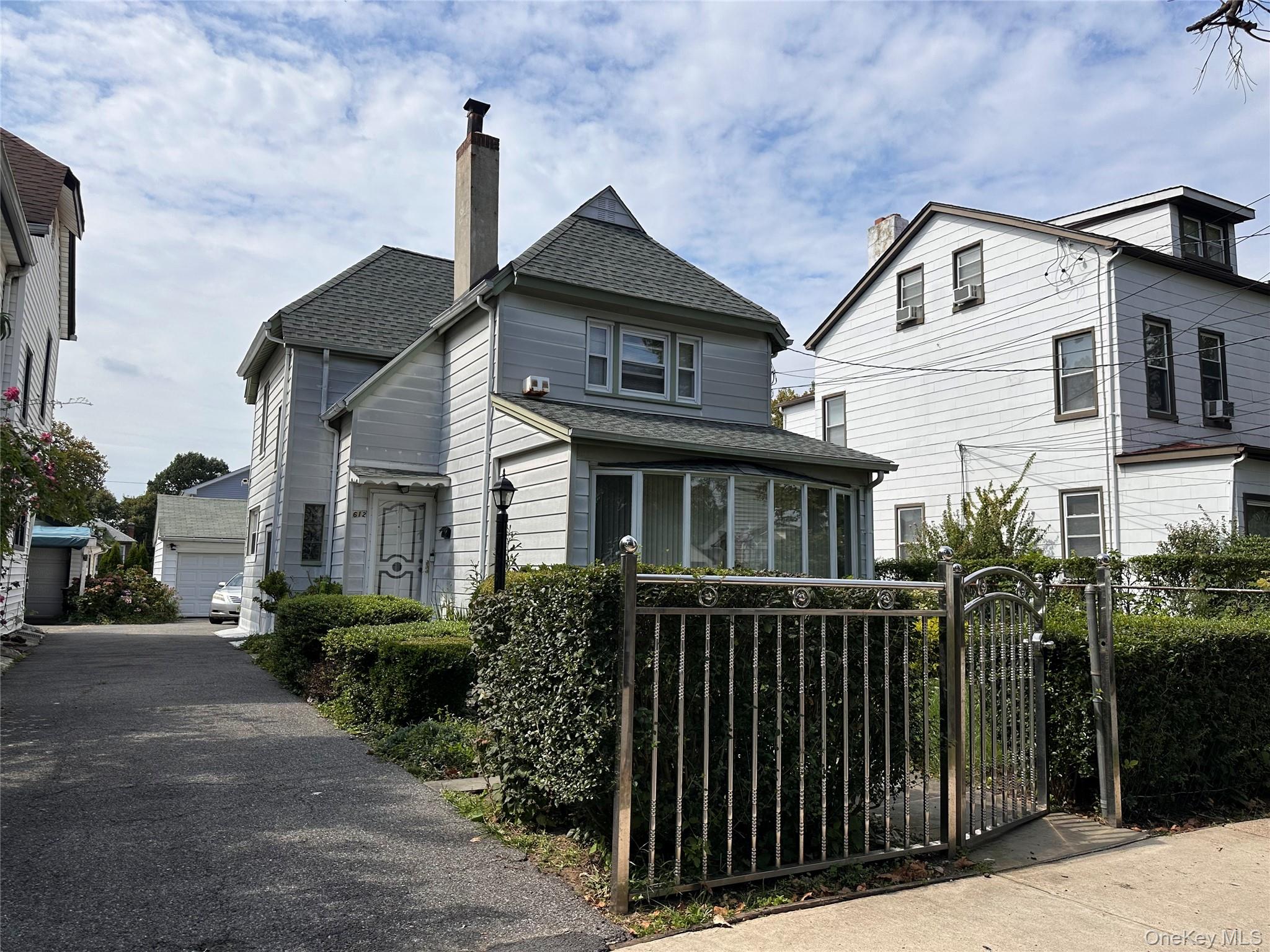 612 S 8th Avenue