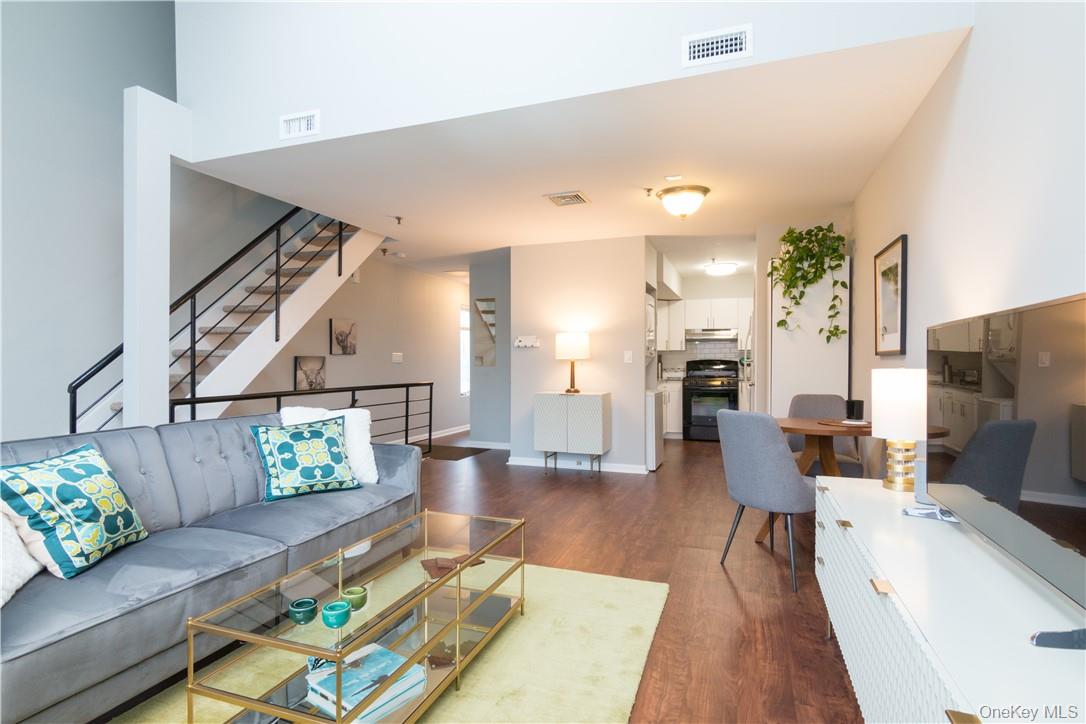 100 Chatterton Avenue Unit: 4