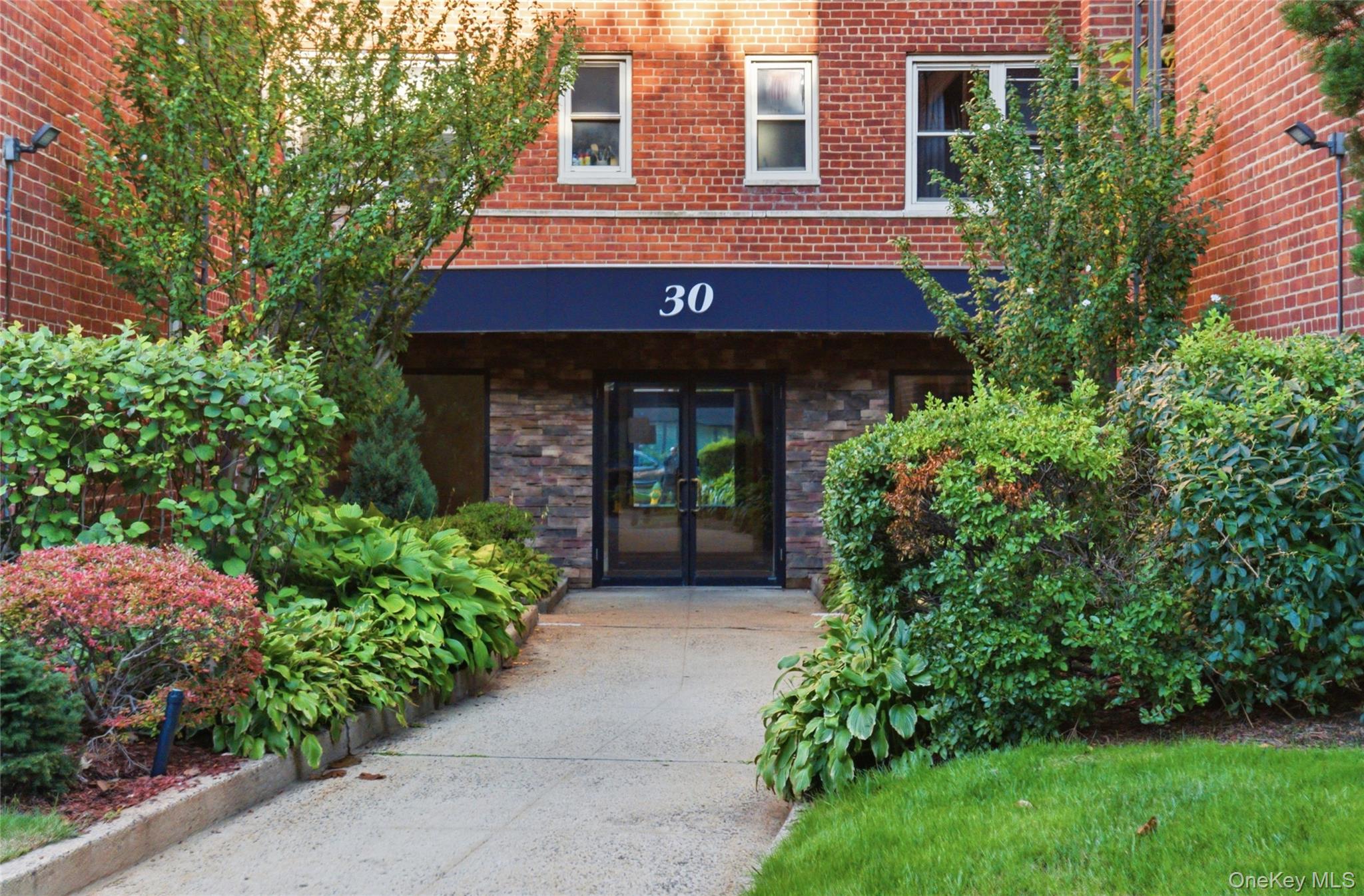 30 N Broadway Unit 2e
