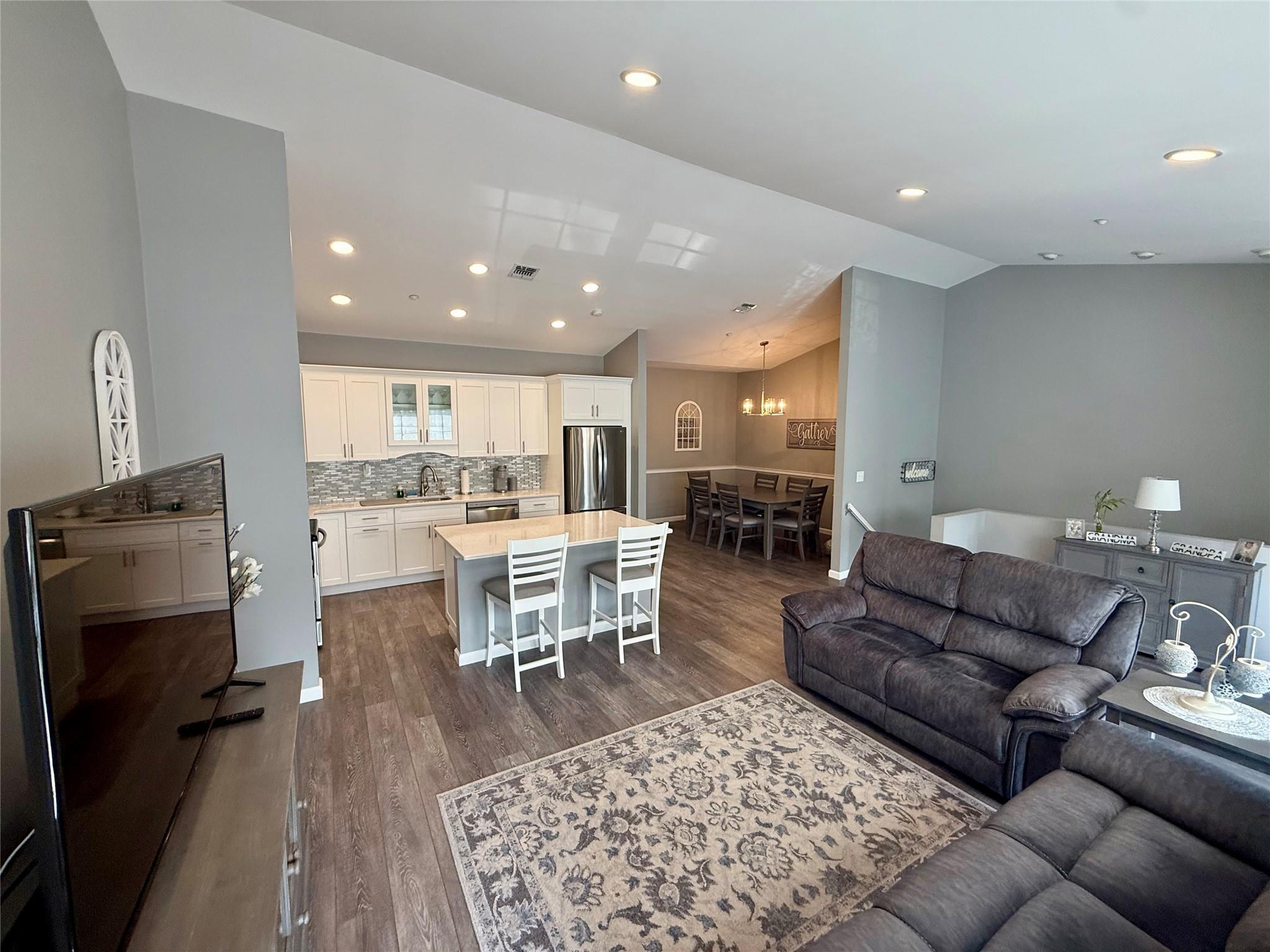 その他 3LDK in NEW YORK 11757 Condos & Apartments for Sale - Aurora Banaszek