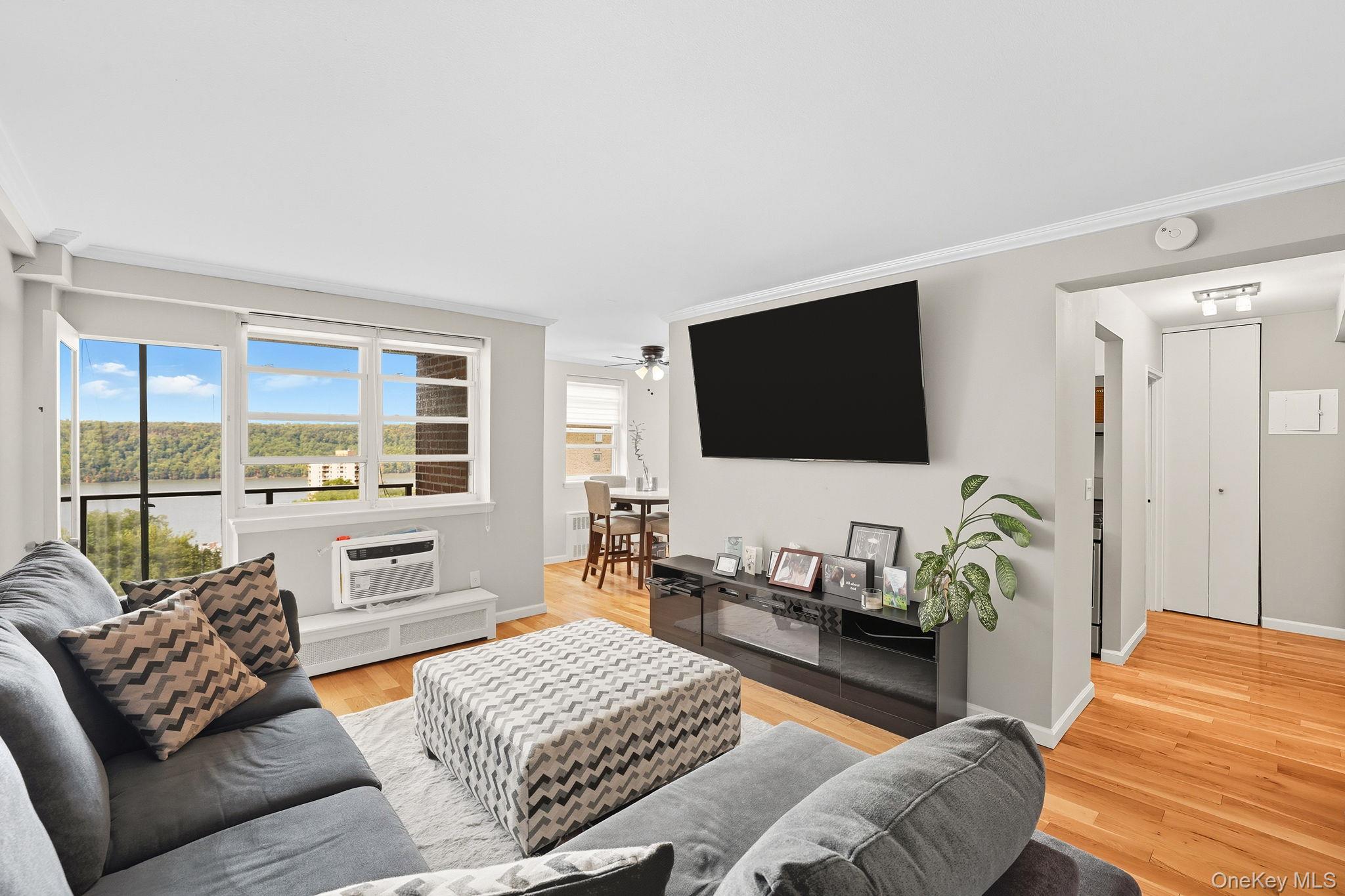 377 N Broadway Unit: 602