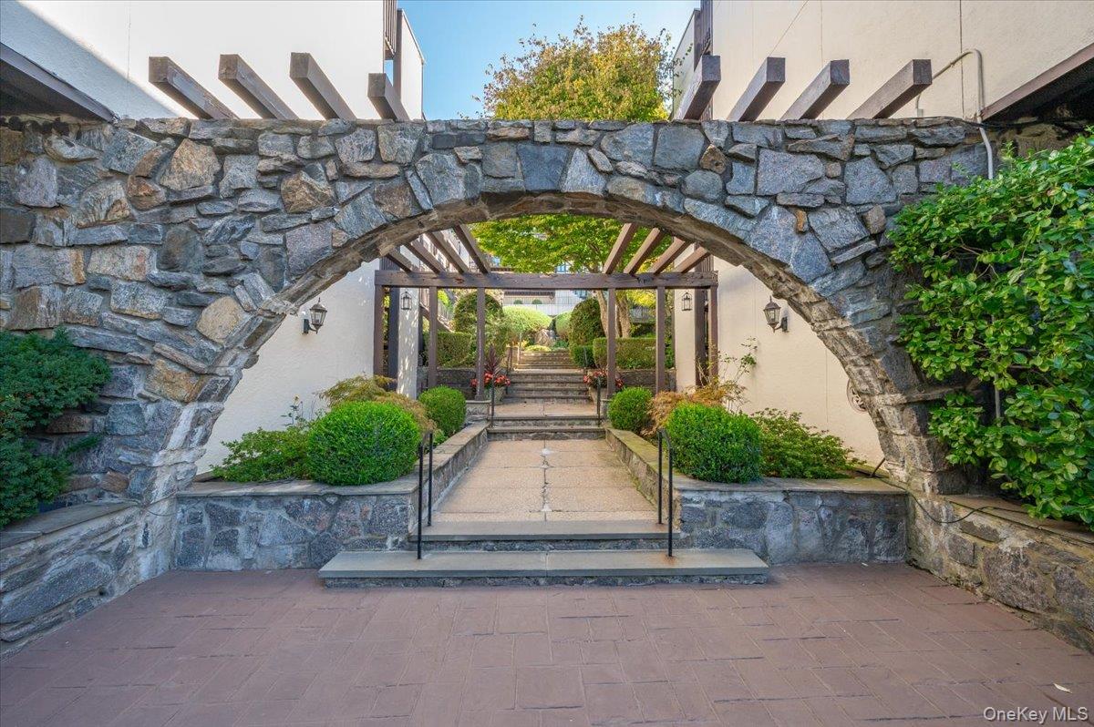 1200 Warburton Avenue Unit: 21