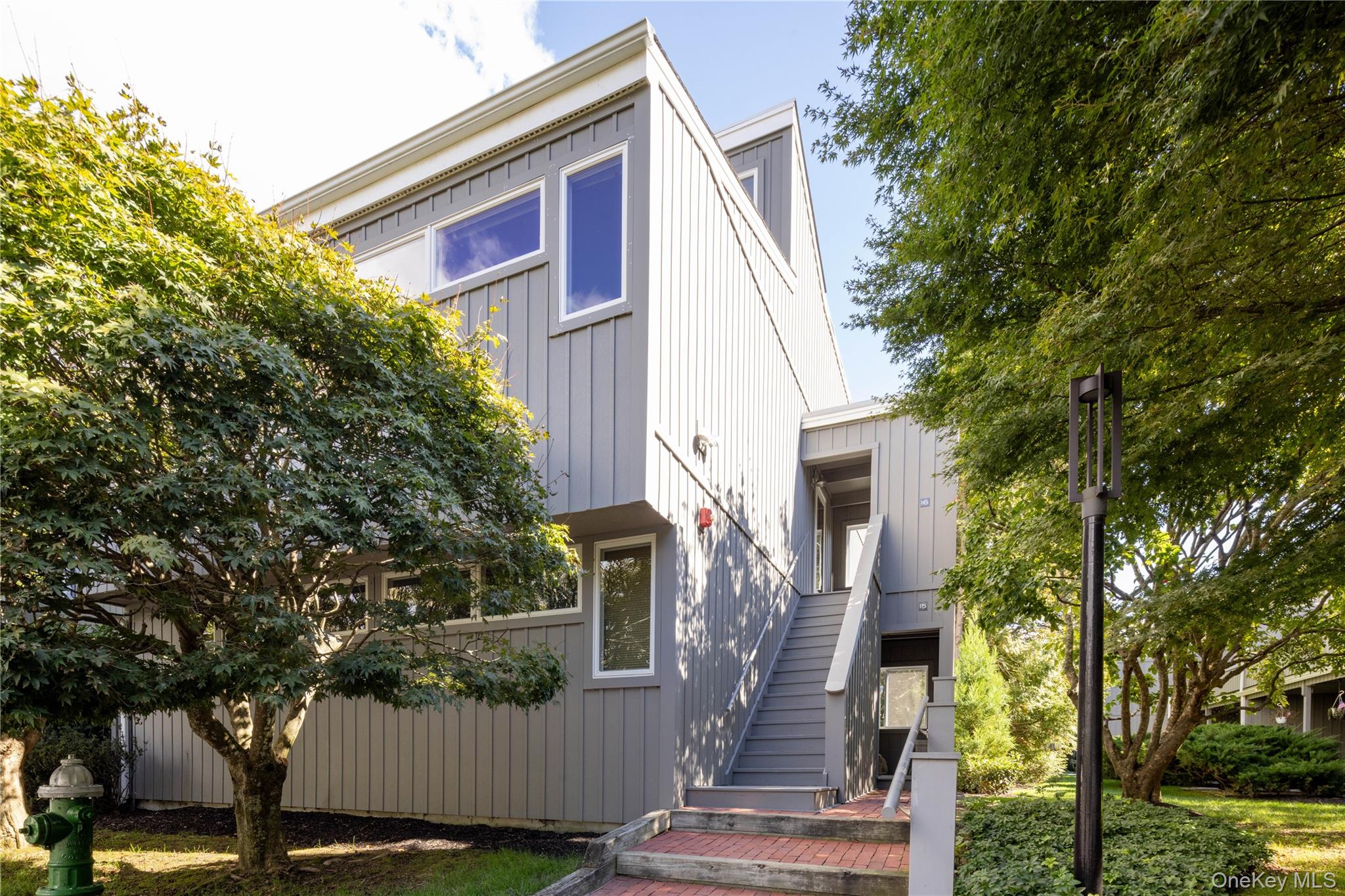 514 Pantigo Road Unit: 16