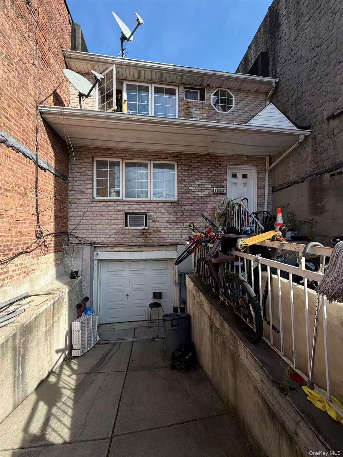 31-31 105Th St, East Elmhurst, NY 11369