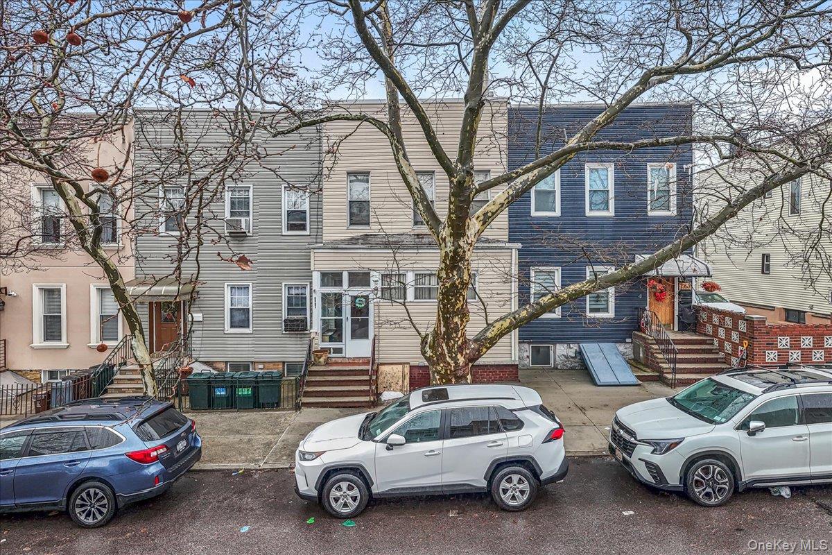 73-51 70Th St, Glendale, NY 11385