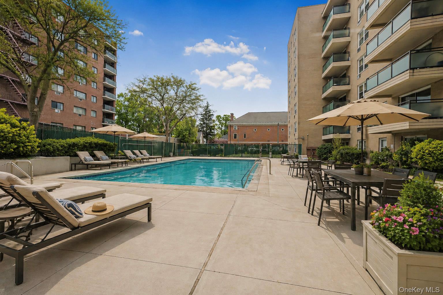 377 Westchester Ave Unit: APT 6J