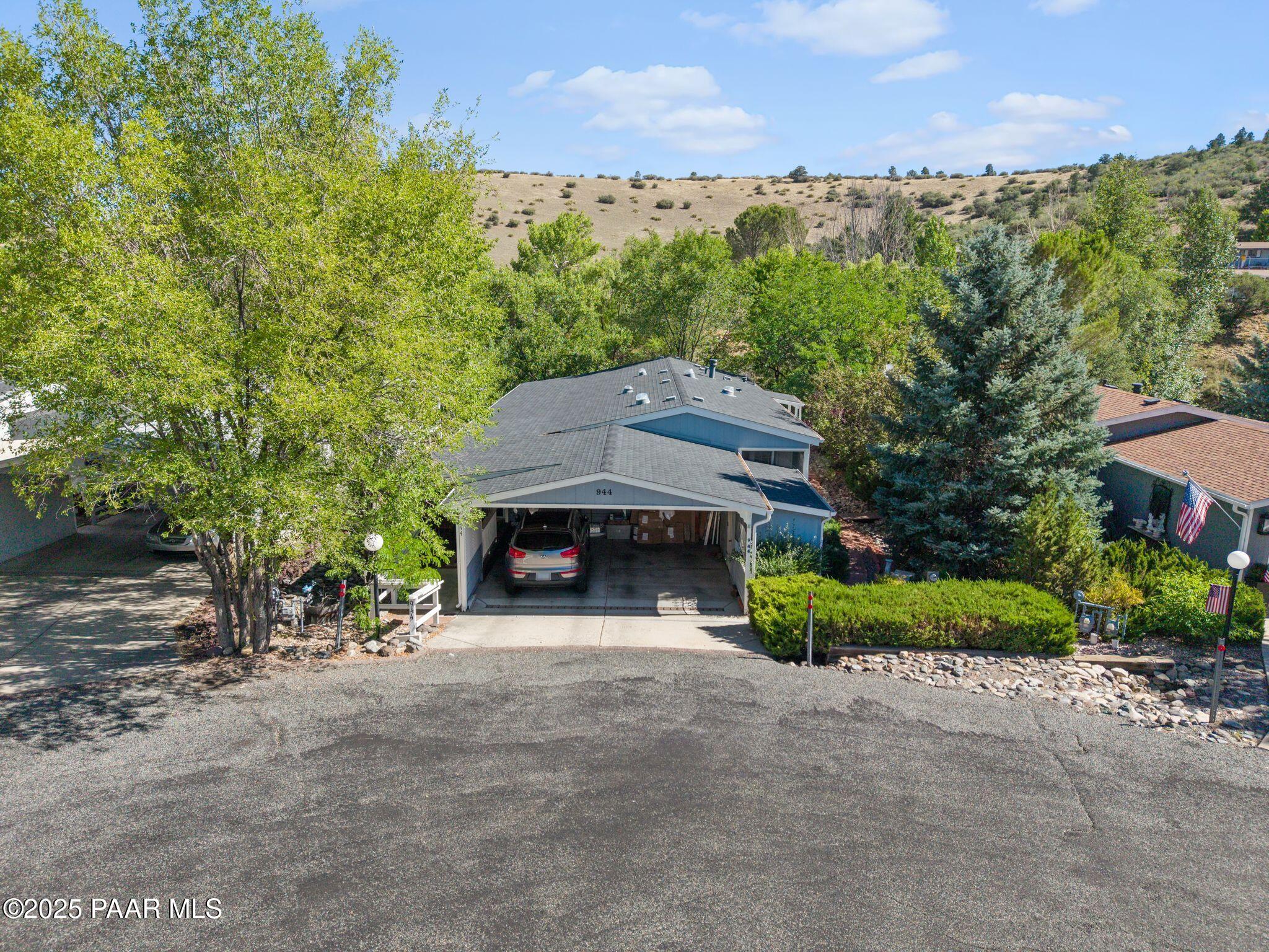 944 N Mountain Hollow Court