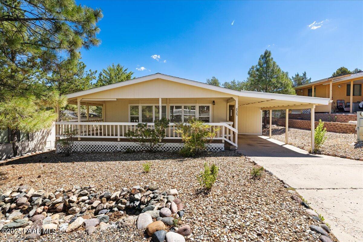 825 Glade Drive