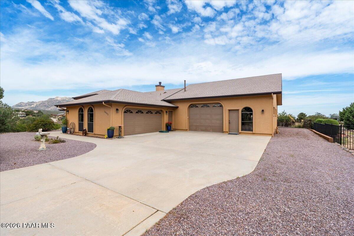 1093 Fawn Lane