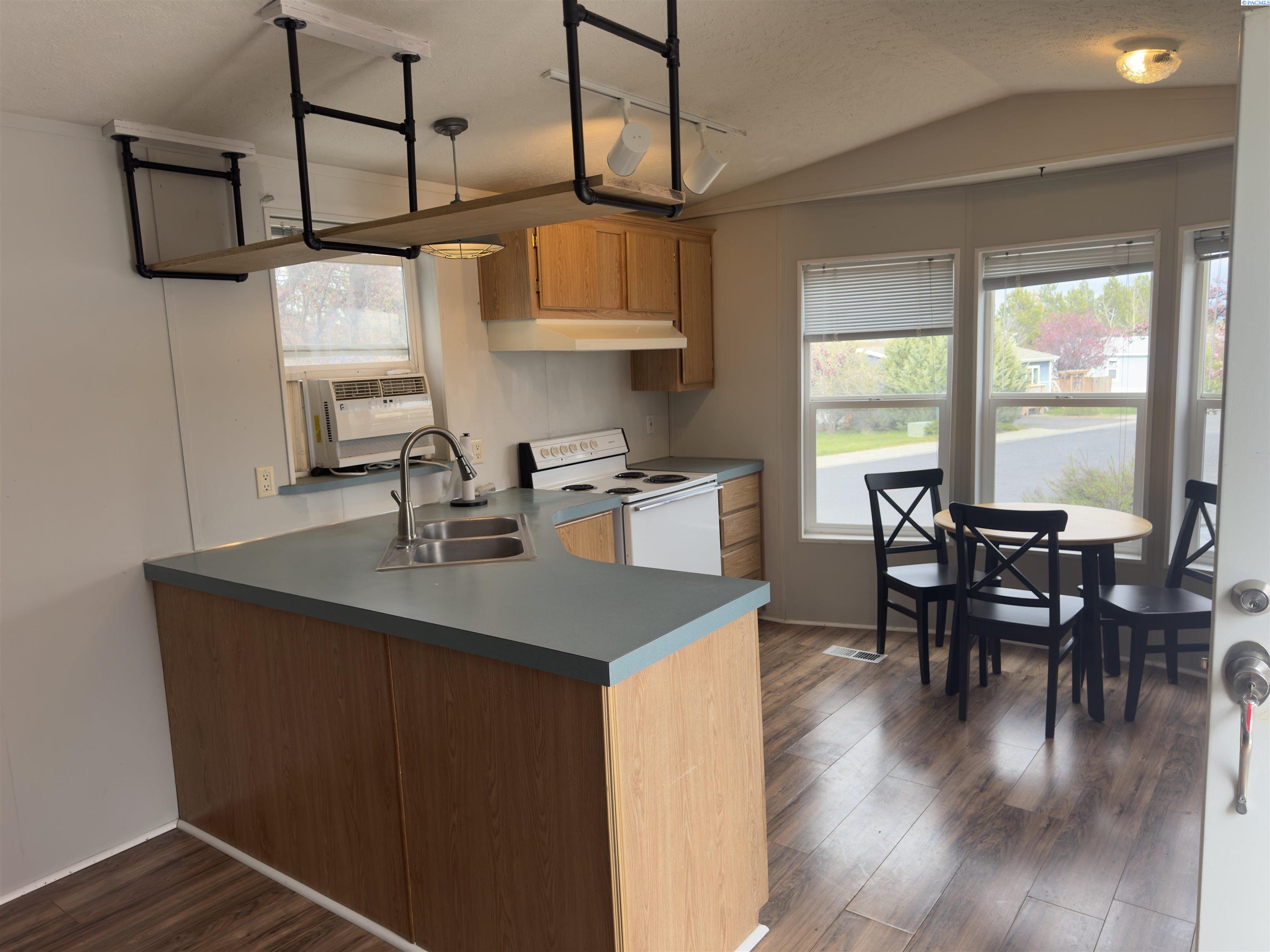260 NW Golden Hills Unit 42
