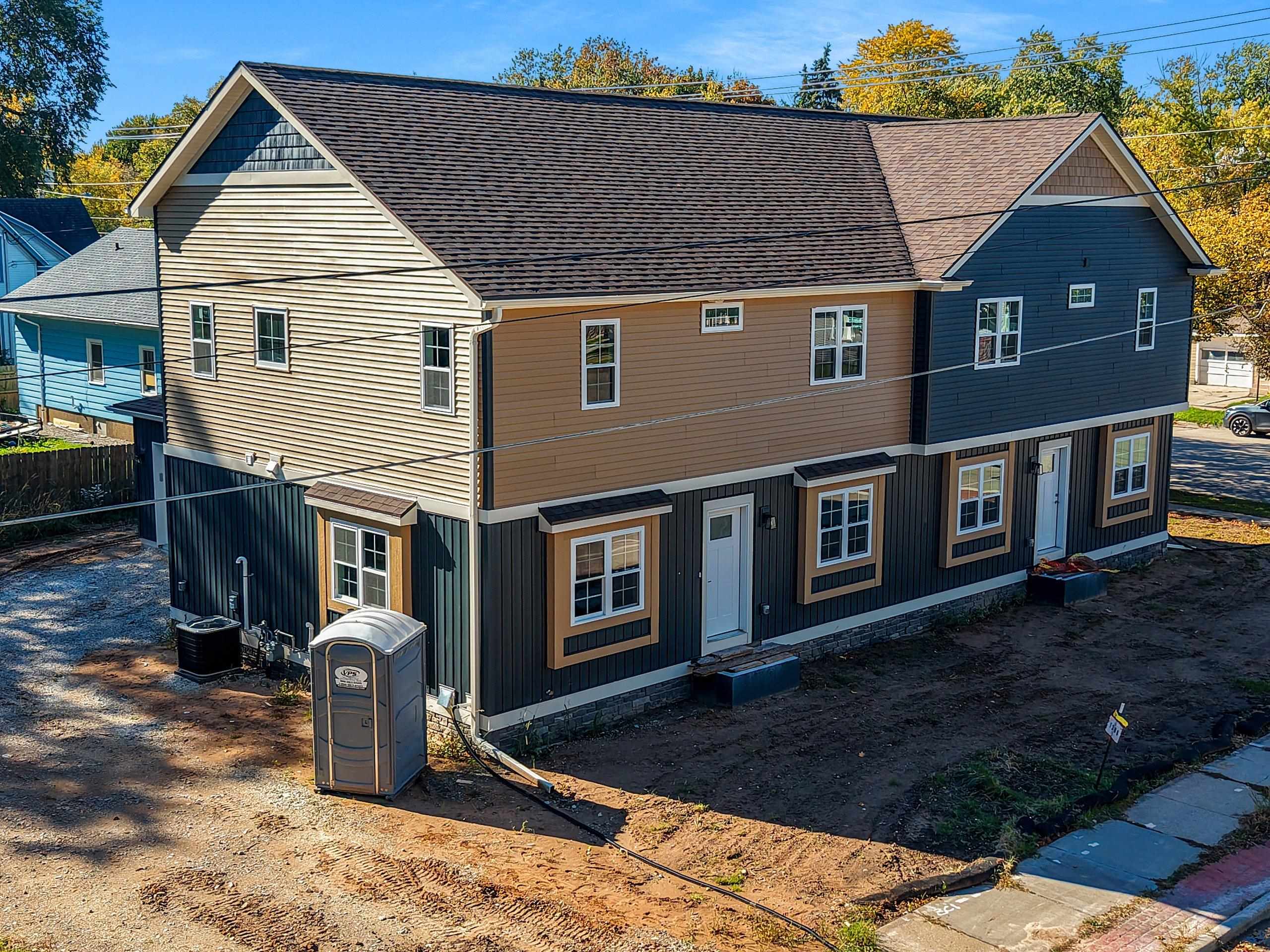 1308 E WALNUT Street