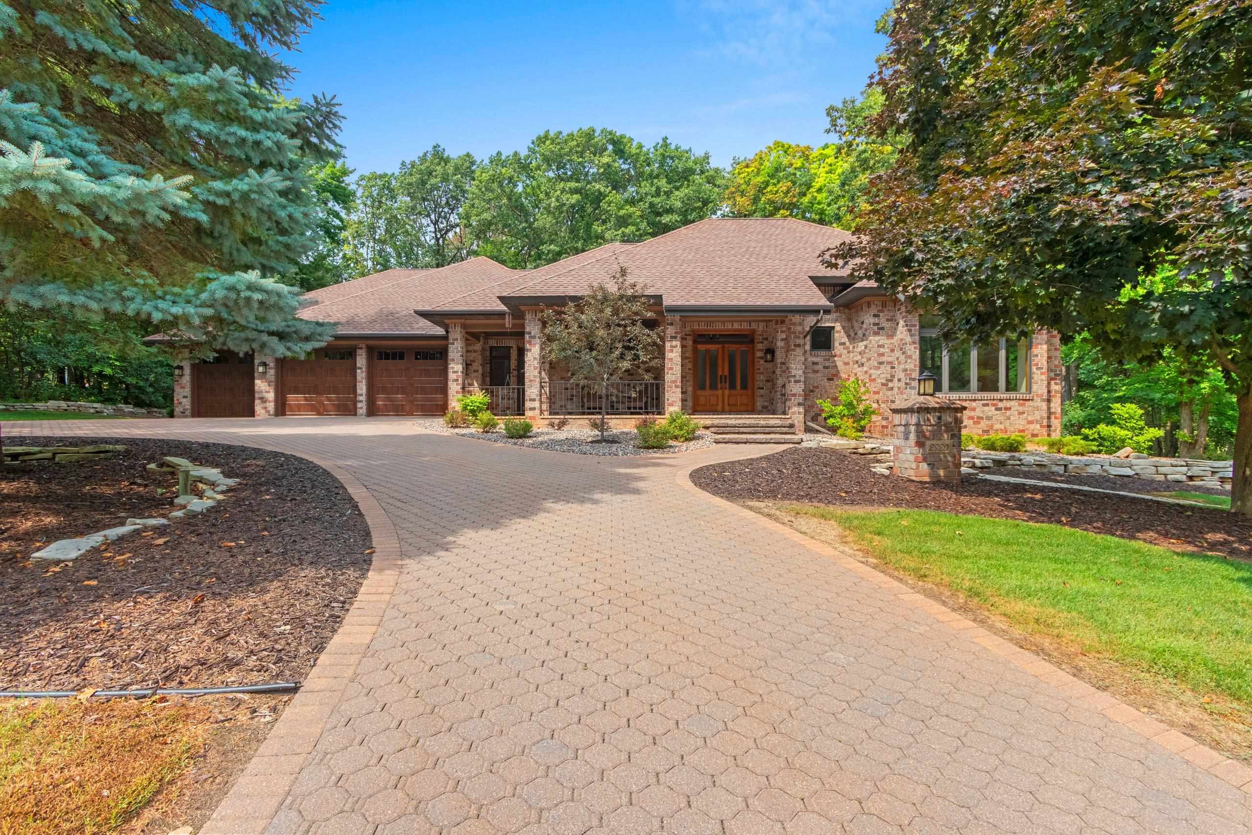2920 PARKWOOD Drive