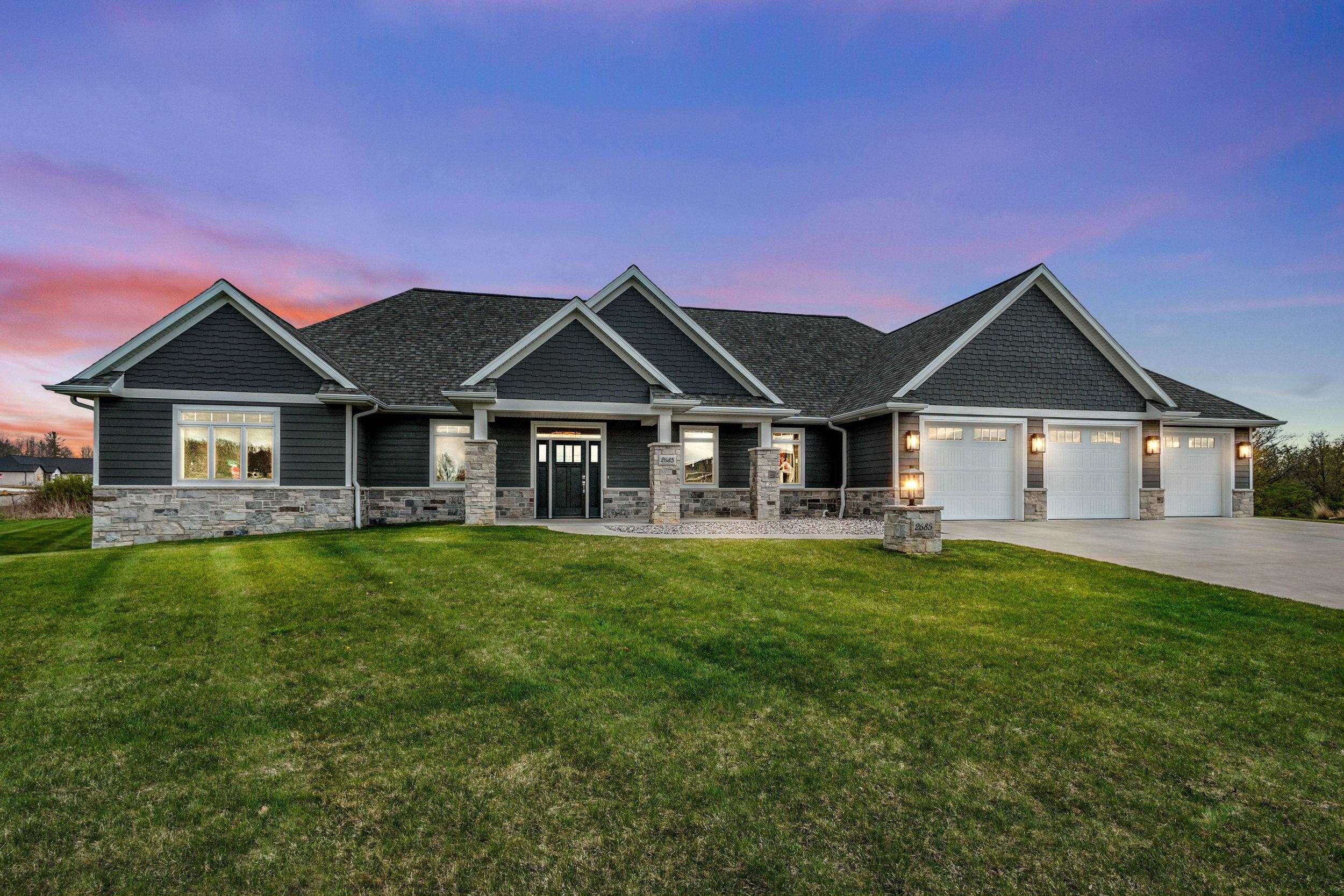 2685 CREEKWOOD Circle