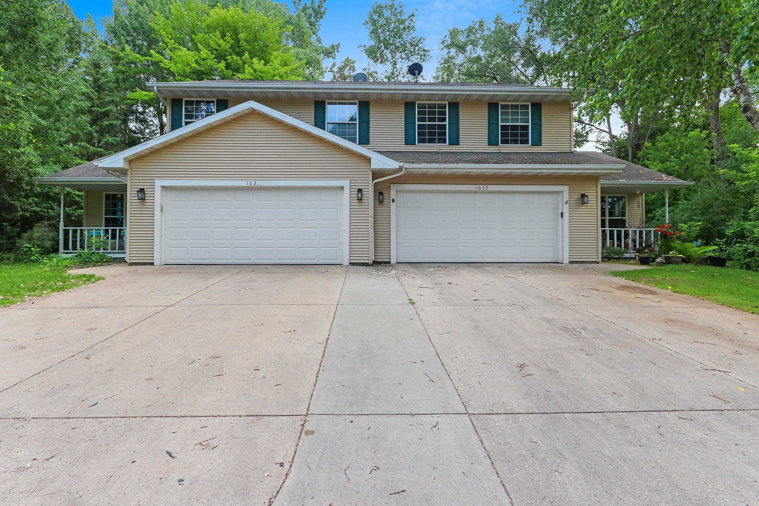 1637 Gabertfield Ct, Suamico, WI 54173