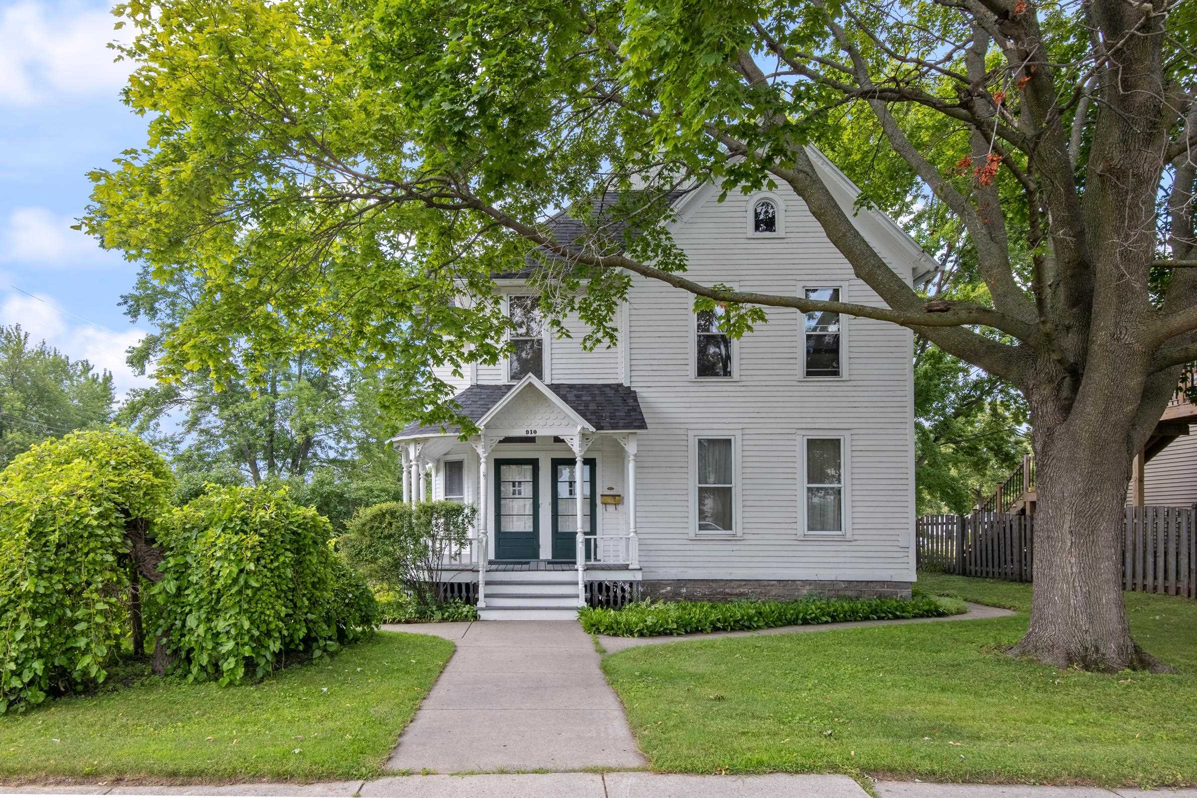 910 Cherry St, Green Bay, WI 54301
