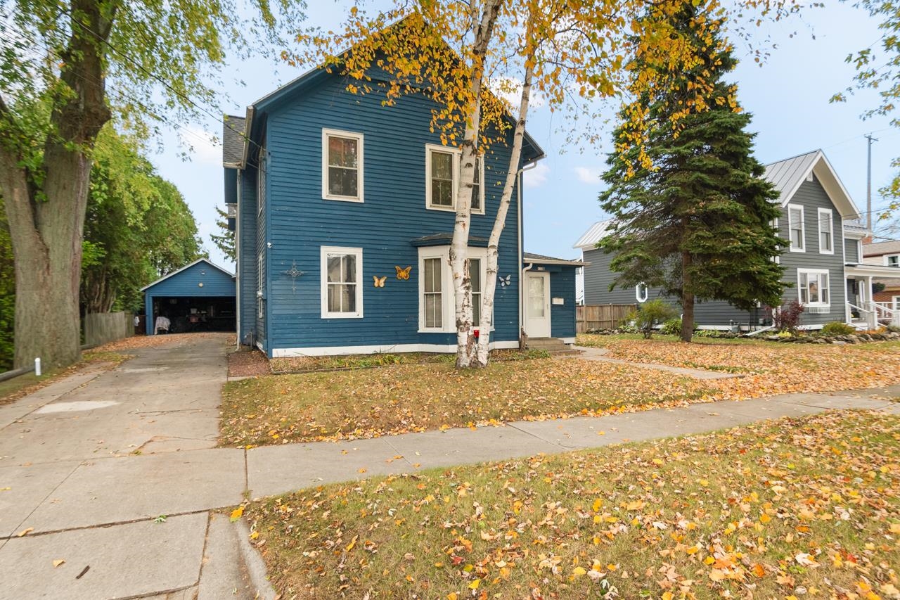 412 Park St, Manitowoc, WI 54220