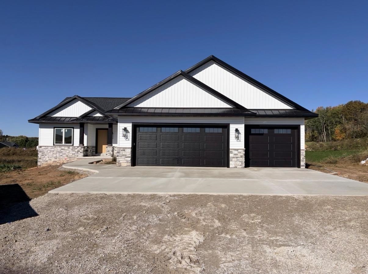 3664 Evelyn Rose Lane