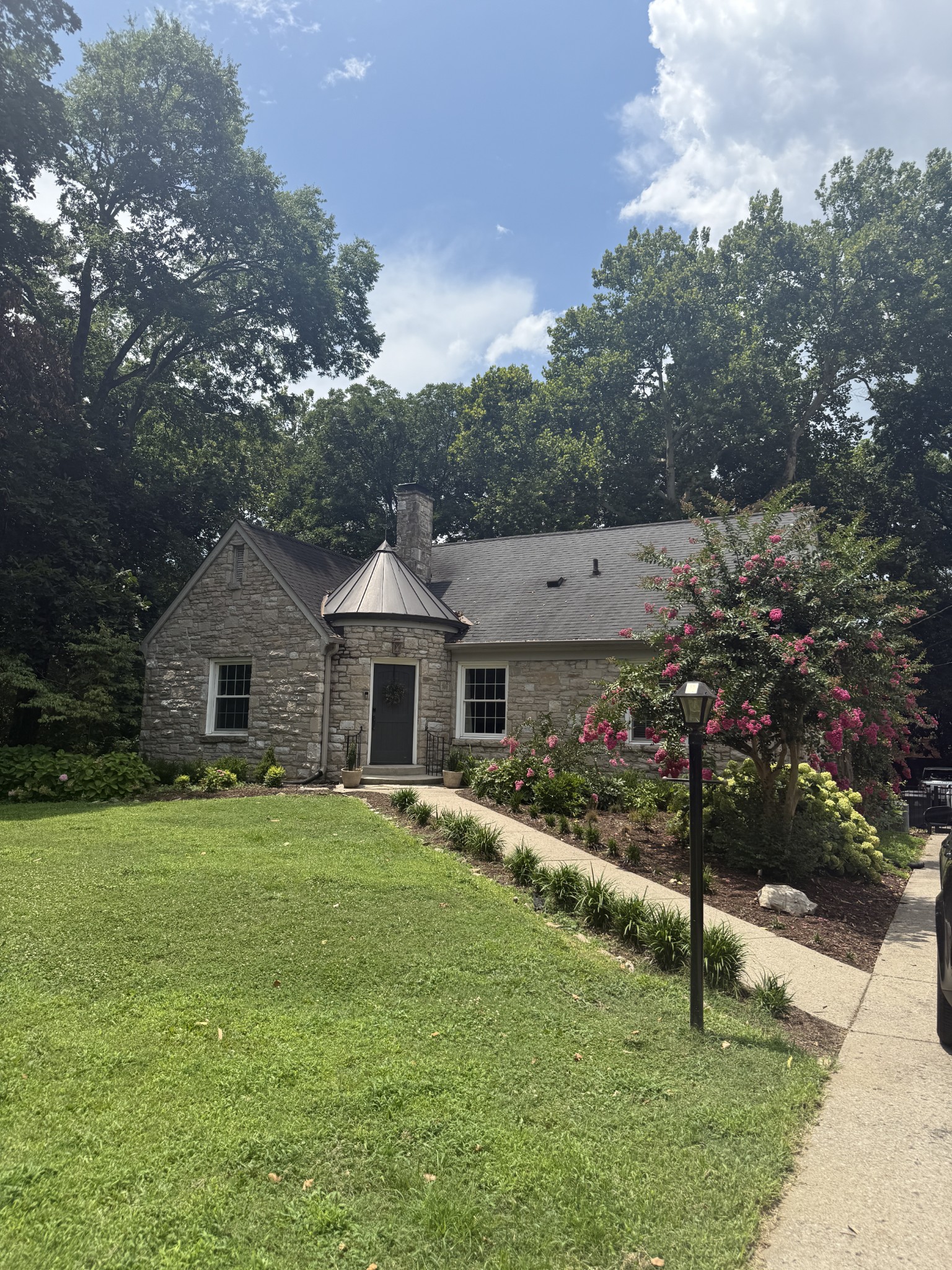 3511 Woodmont Ln