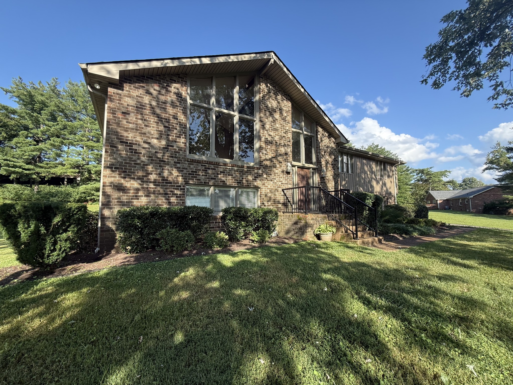 1302 Twin Springs Dr