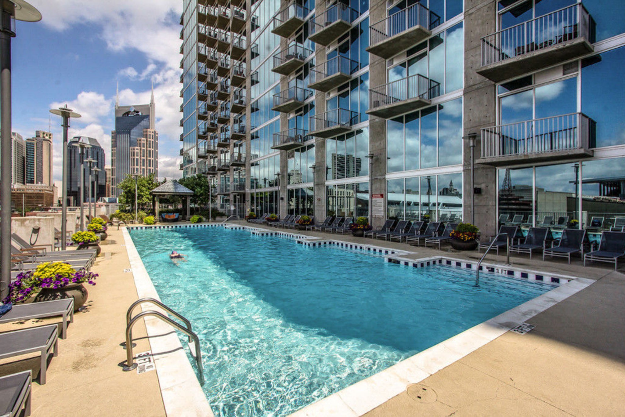 301 DEMONBREUN ST Unit: 1716