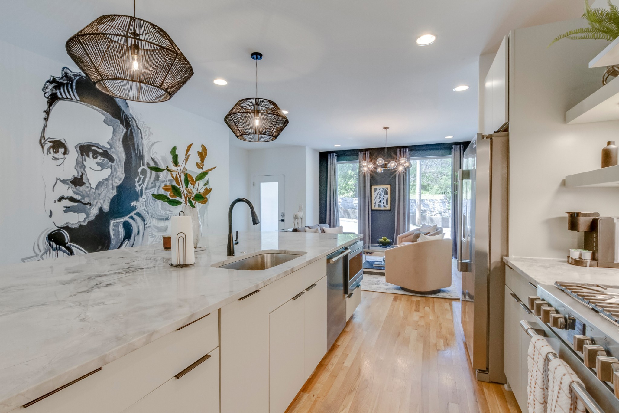 2809 Delaware Ave Unit: 203