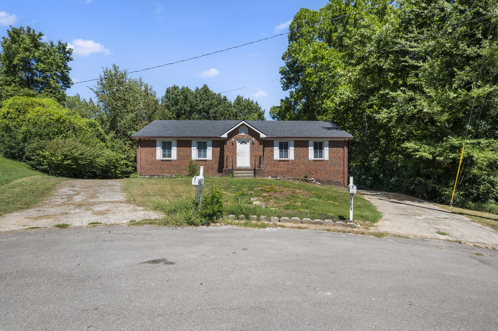 711 Frankfort Dr