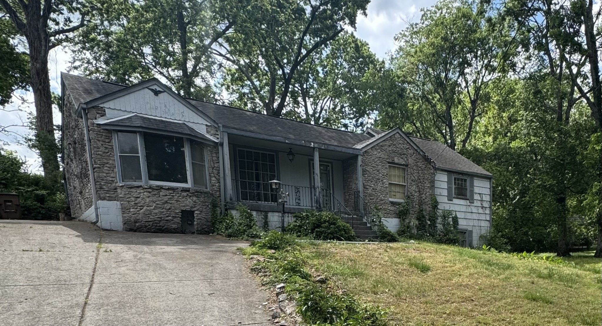 1404 Riverwood Dr