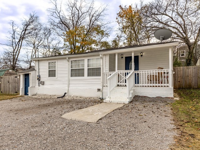 306B Queen Ave