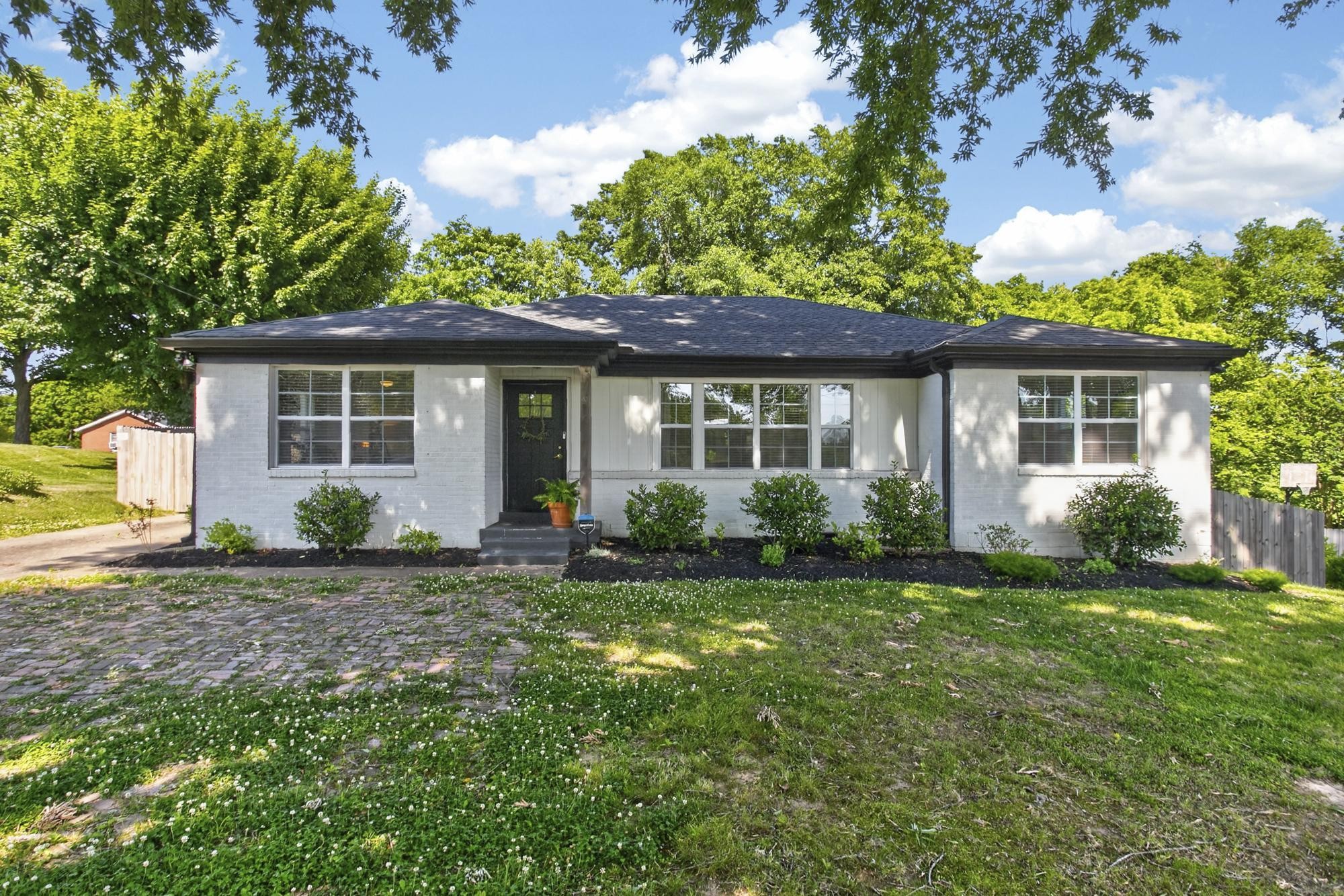 90 Vaden Dr