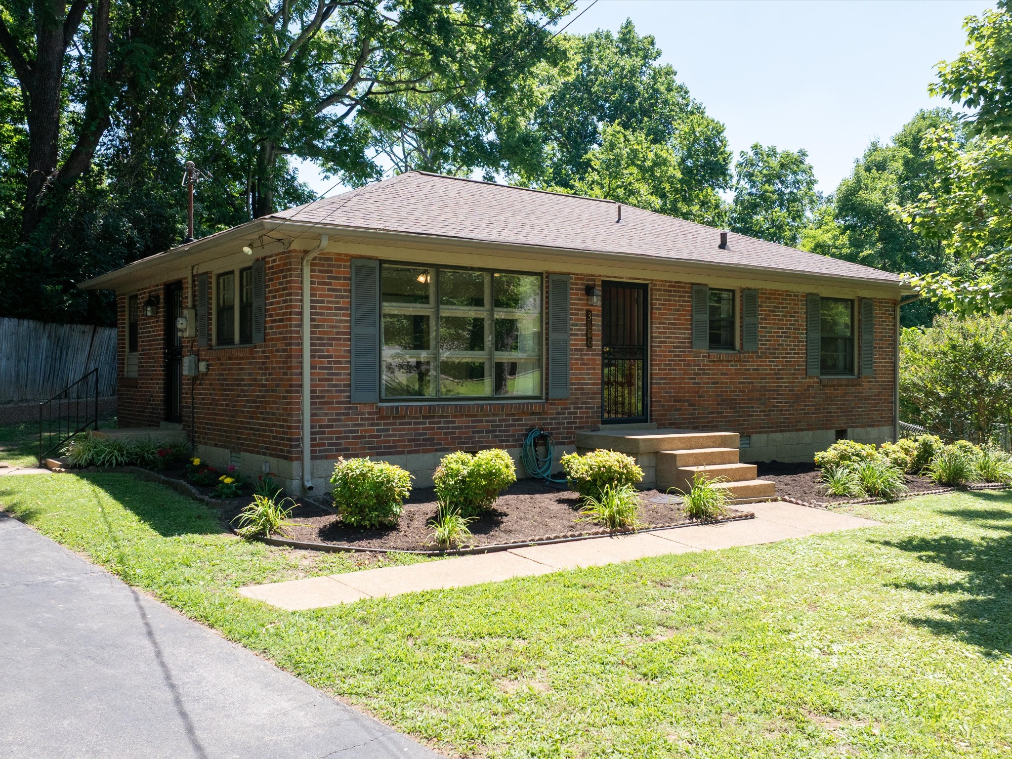 3600 Hewlett Ct
