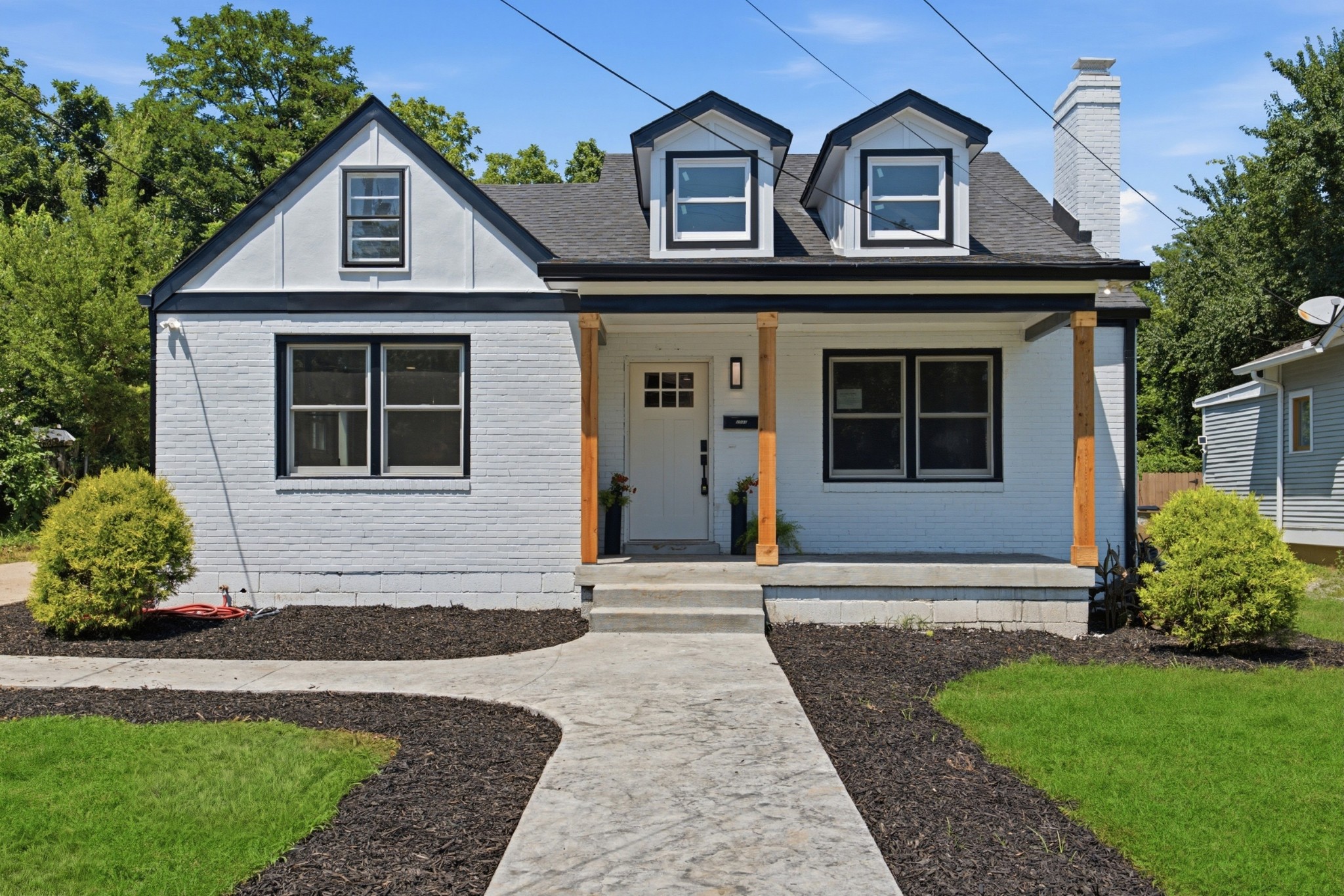 2033 Greenwood Ave