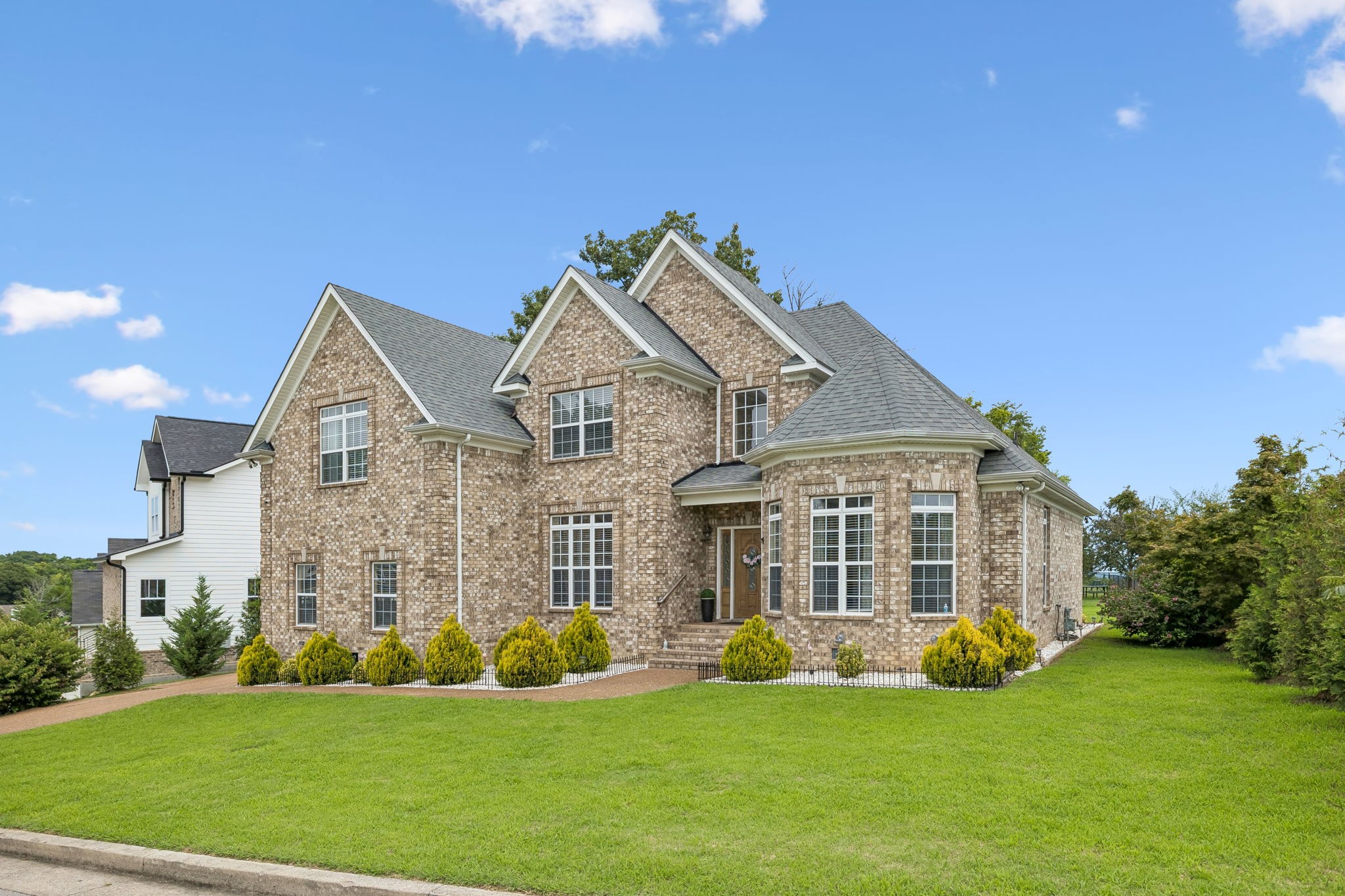 604 Summerbreeze Ln